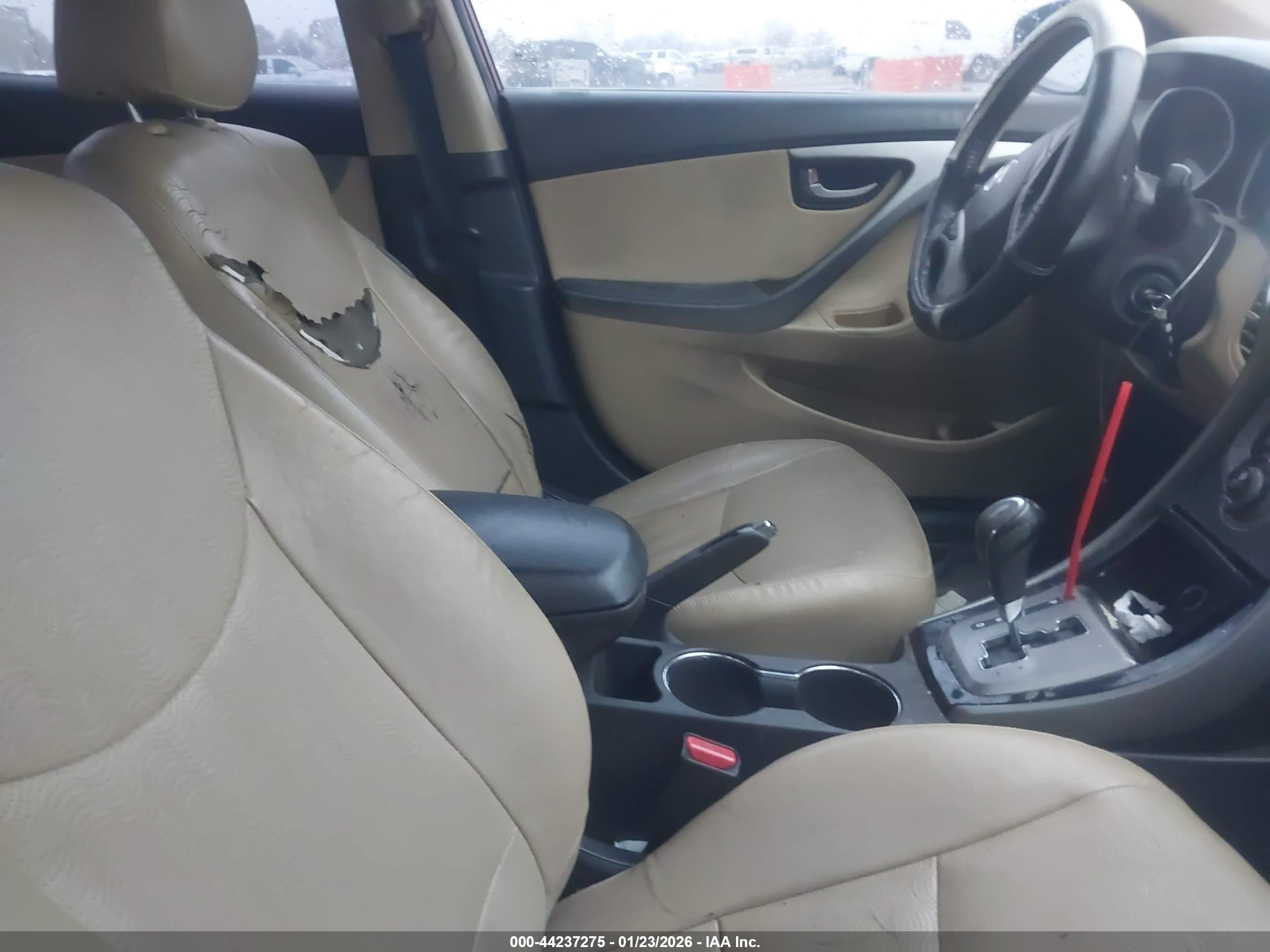 HYUNDAI ELANTRA image 5