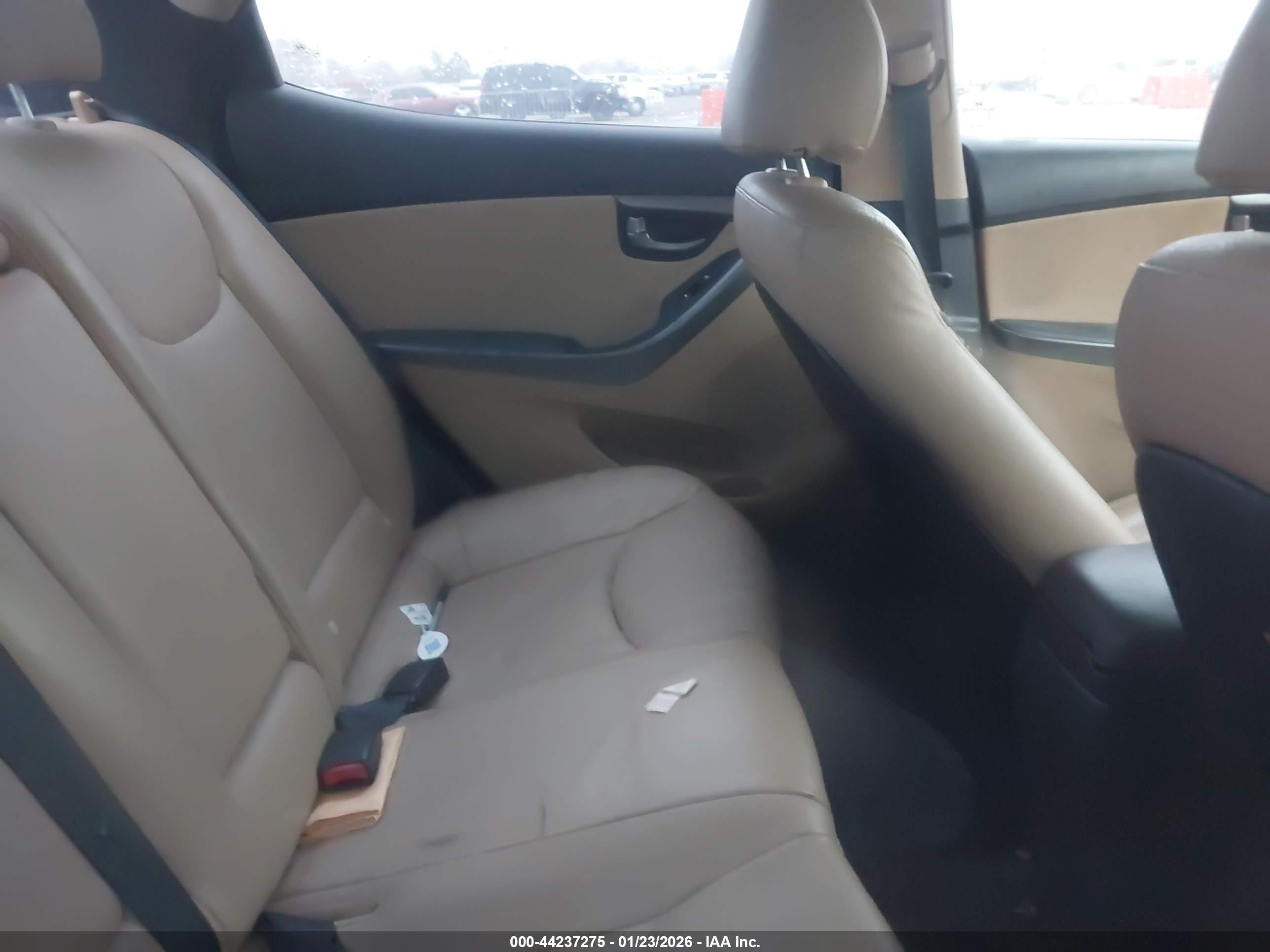HYUNDAI ELANTRA image 8