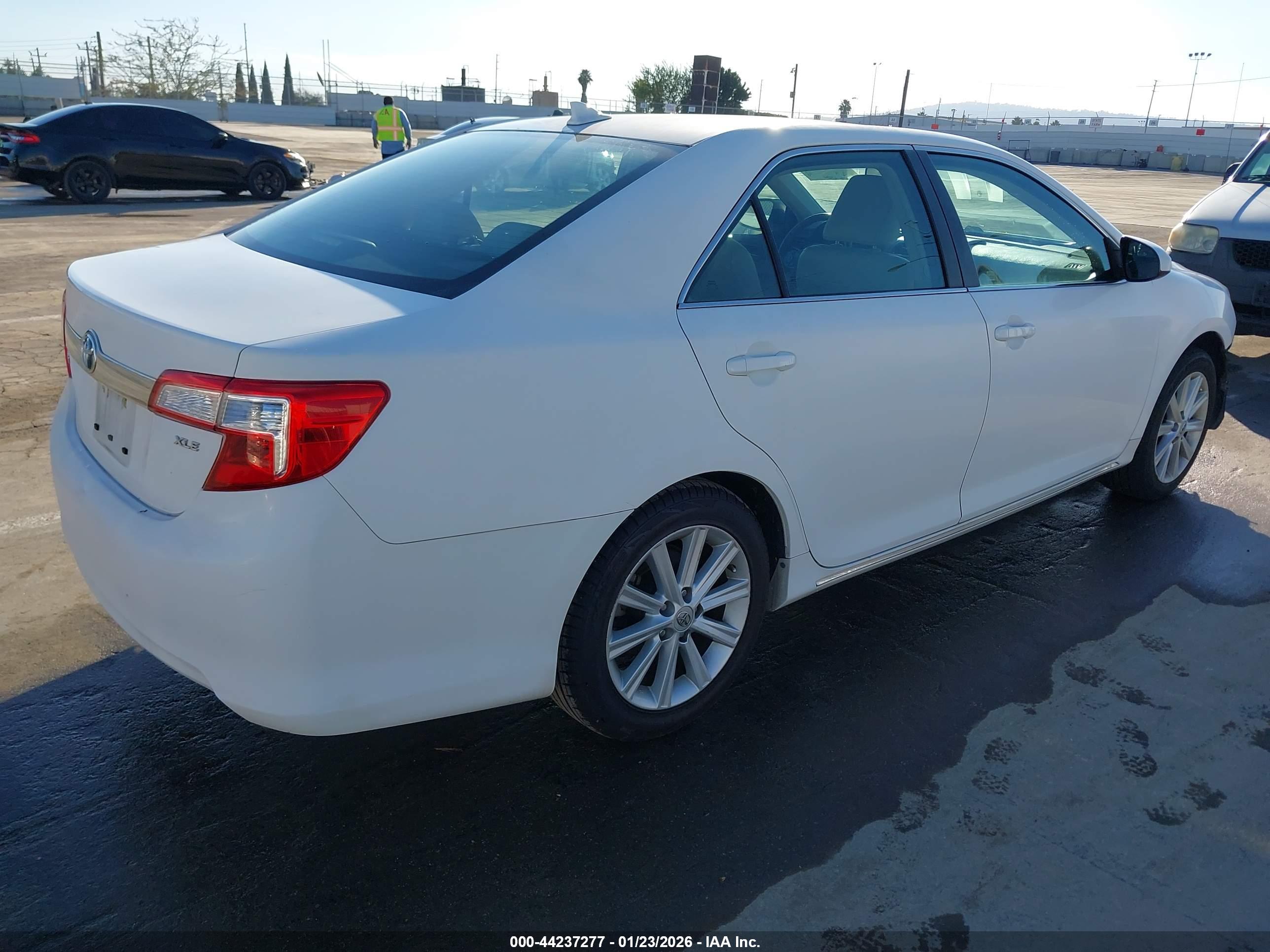 TOYOTA CAMRY image 4