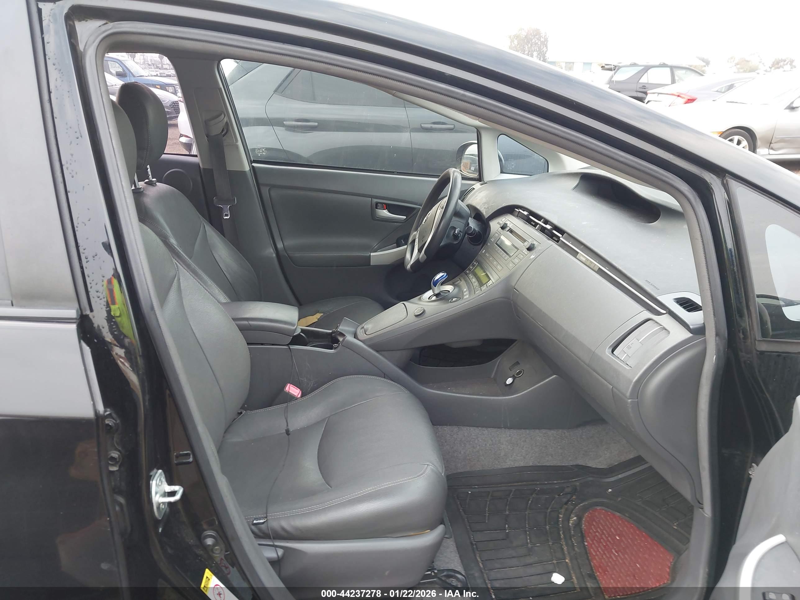TOYOTA PRIUS image 5