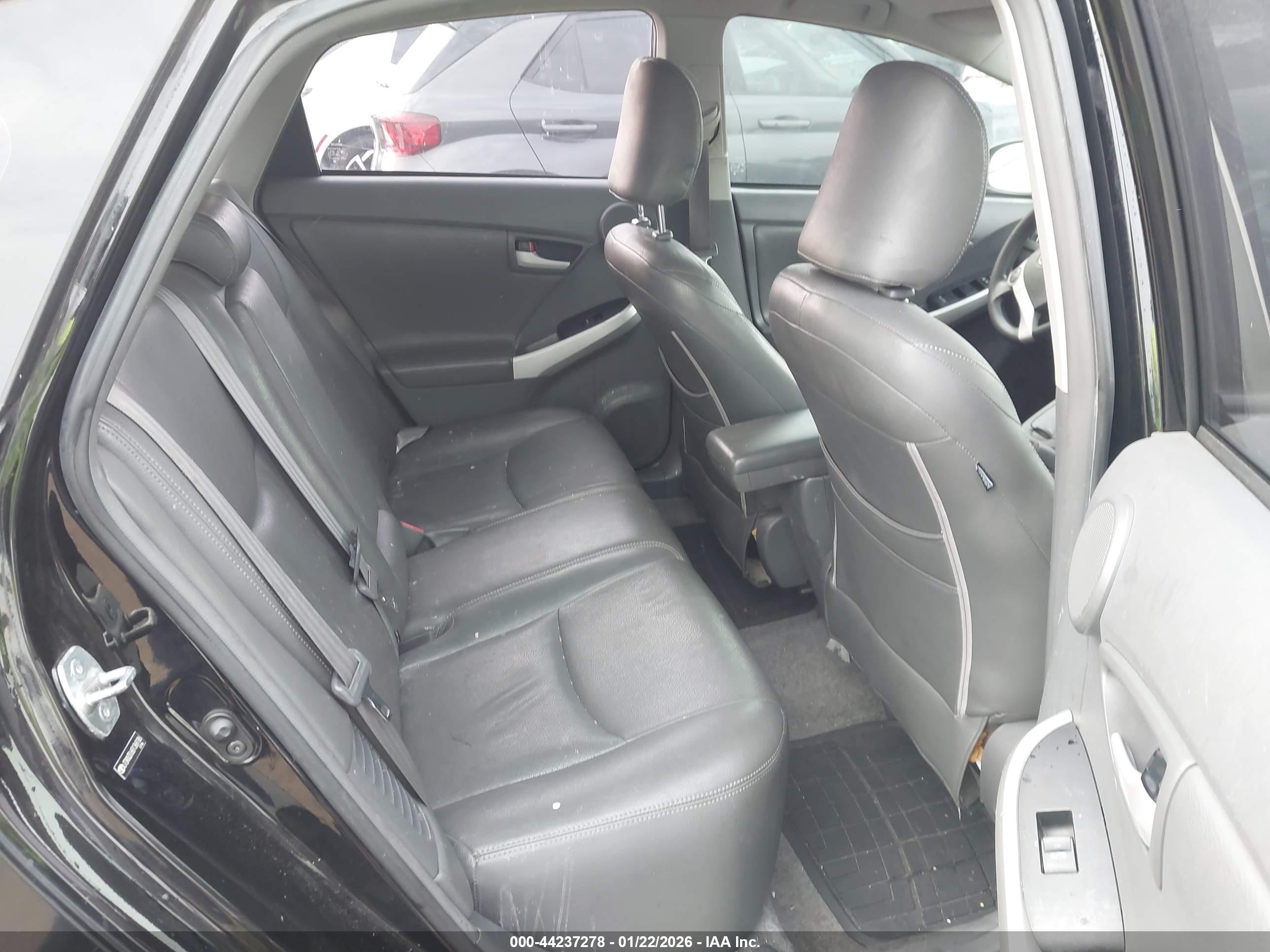 TOYOTA PRIUS image 8