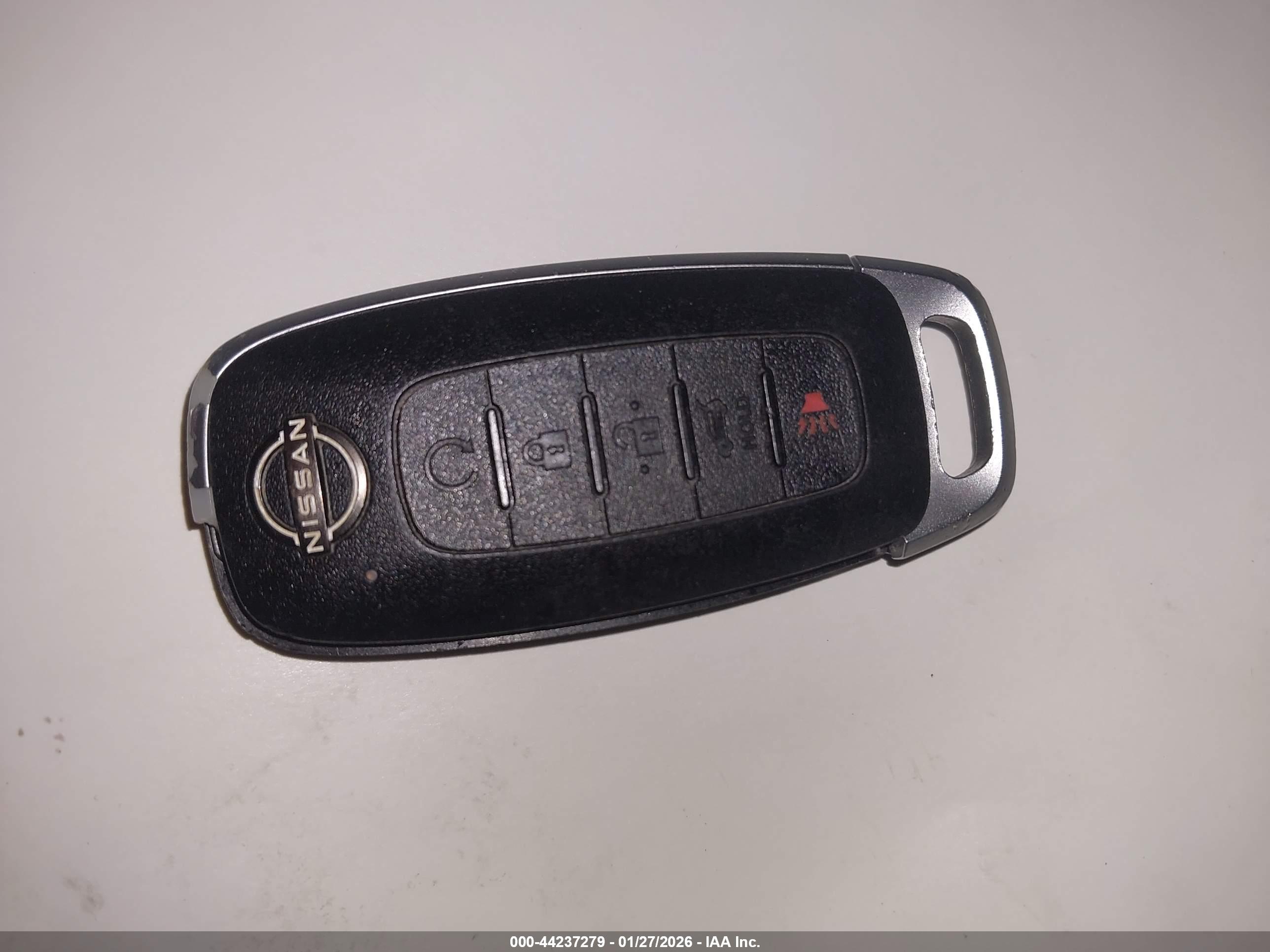 NISSAN ROGUE image 11
