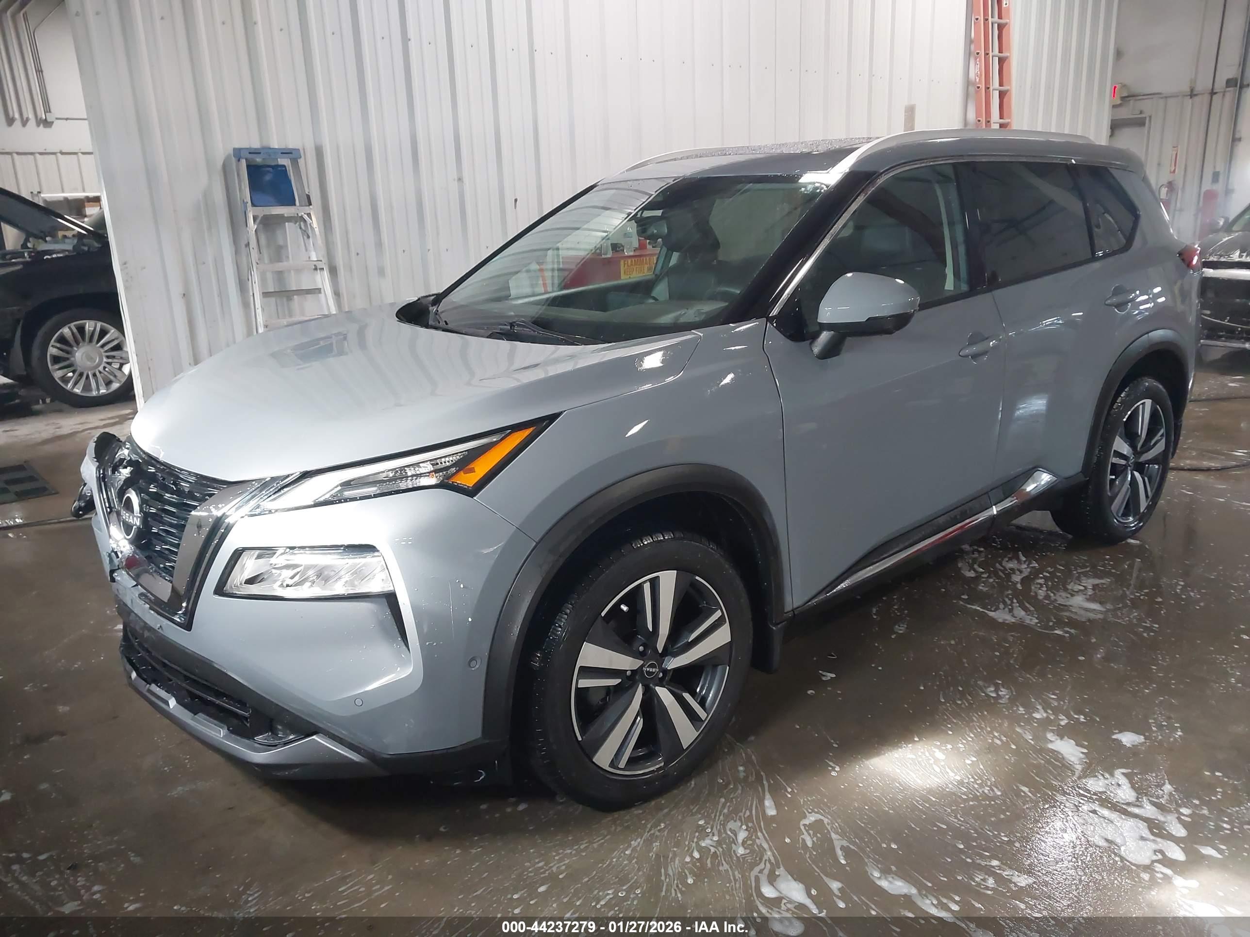 NISSAN ROGUE image 2