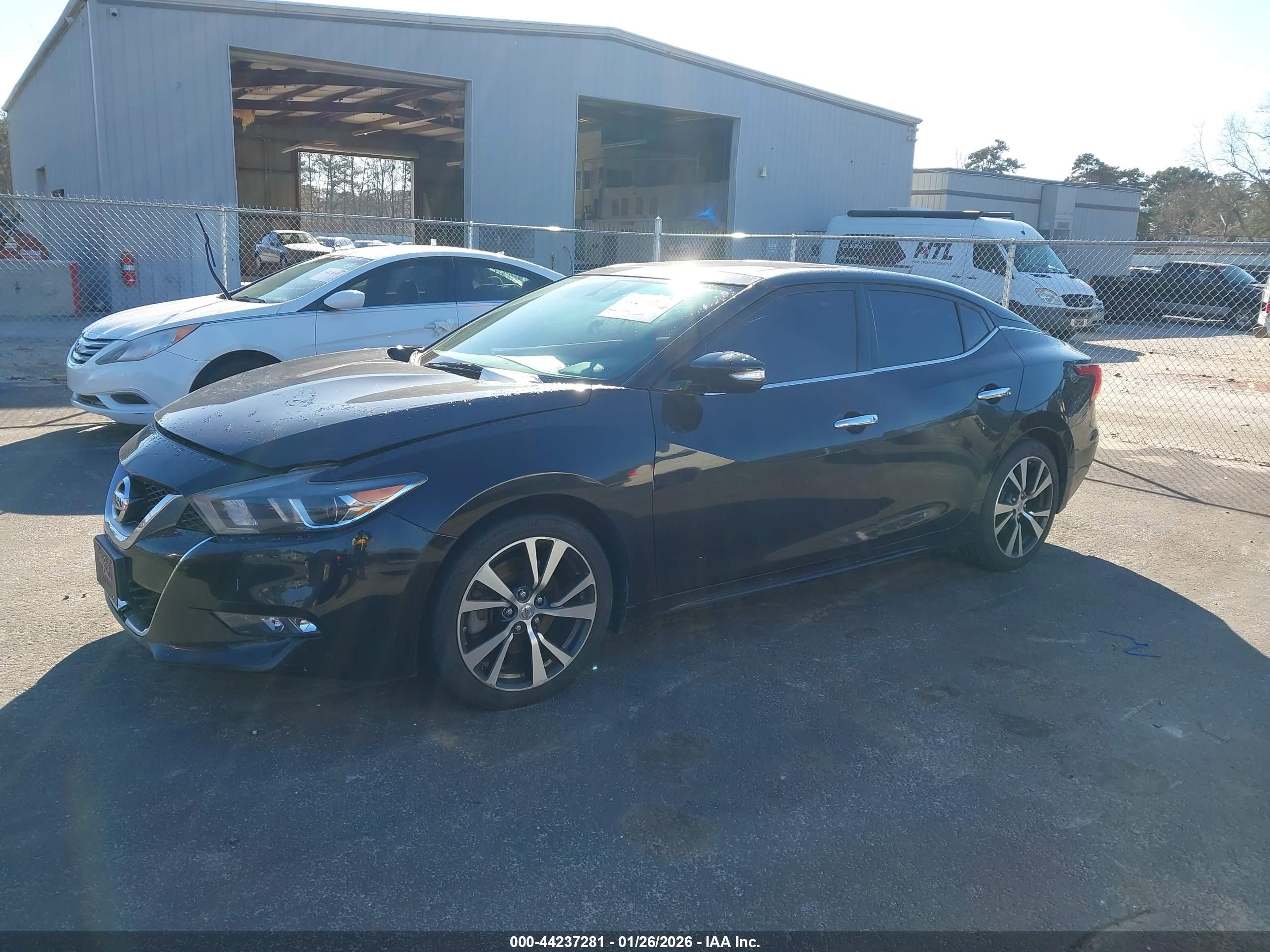 NISSAN MAXIMA image 2