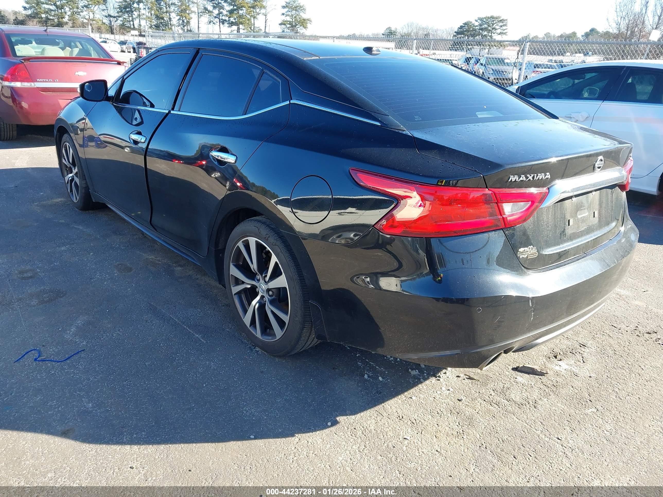 NISSAN MAXIMA image 3