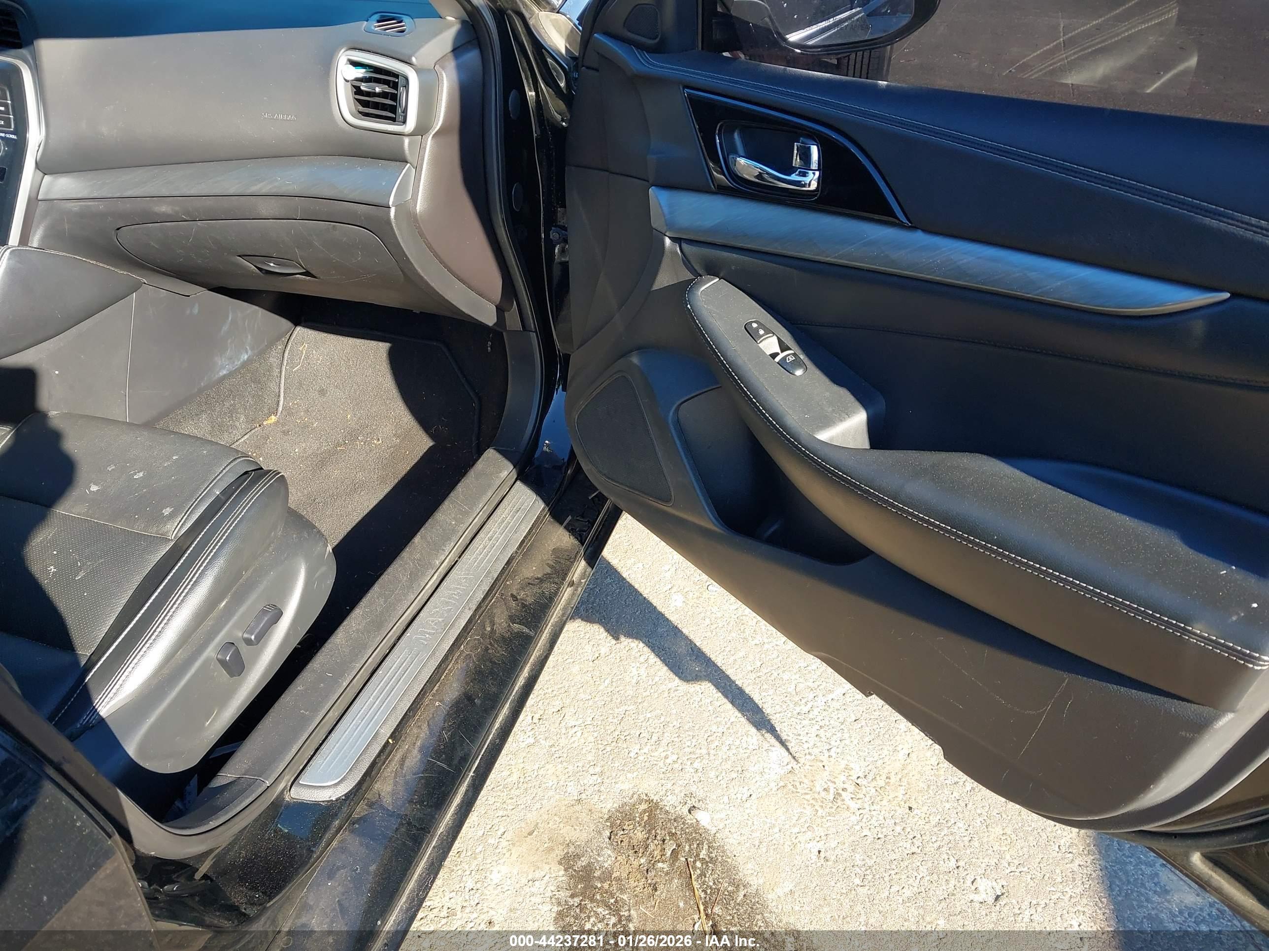 NISSAN MAXIMA image 5