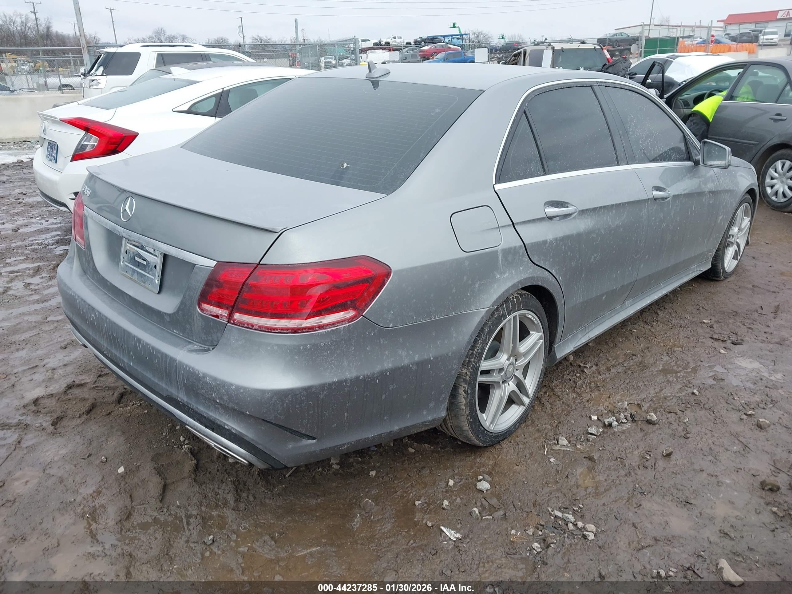 MERCEDES-BENZ E image 4