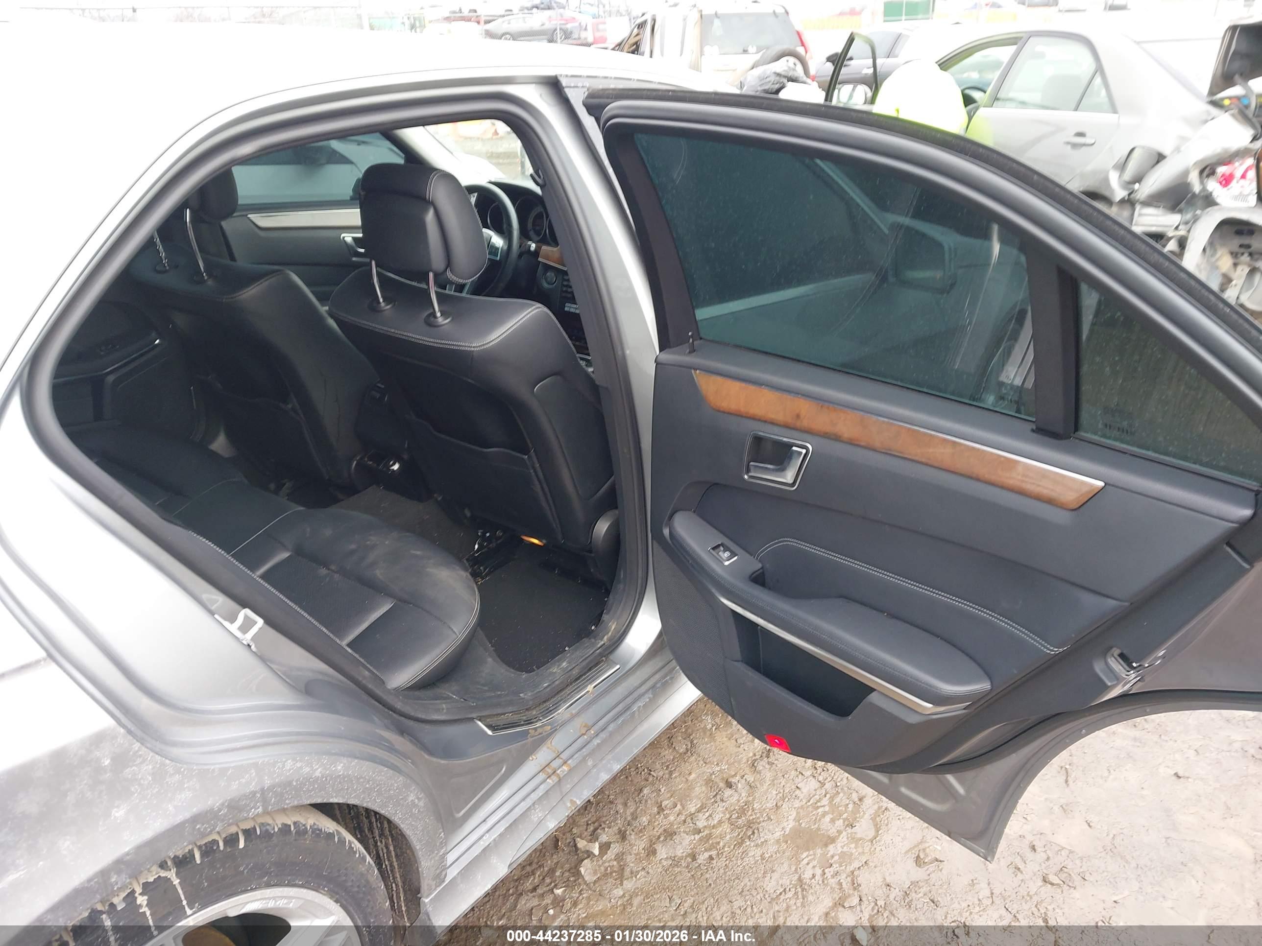 MERCEDES-BENZ E image 8