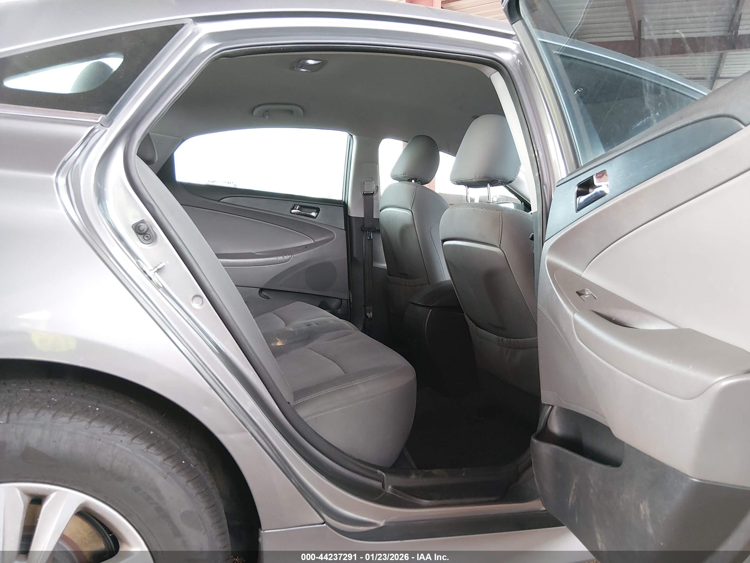HYUNDAI SONATA image 8