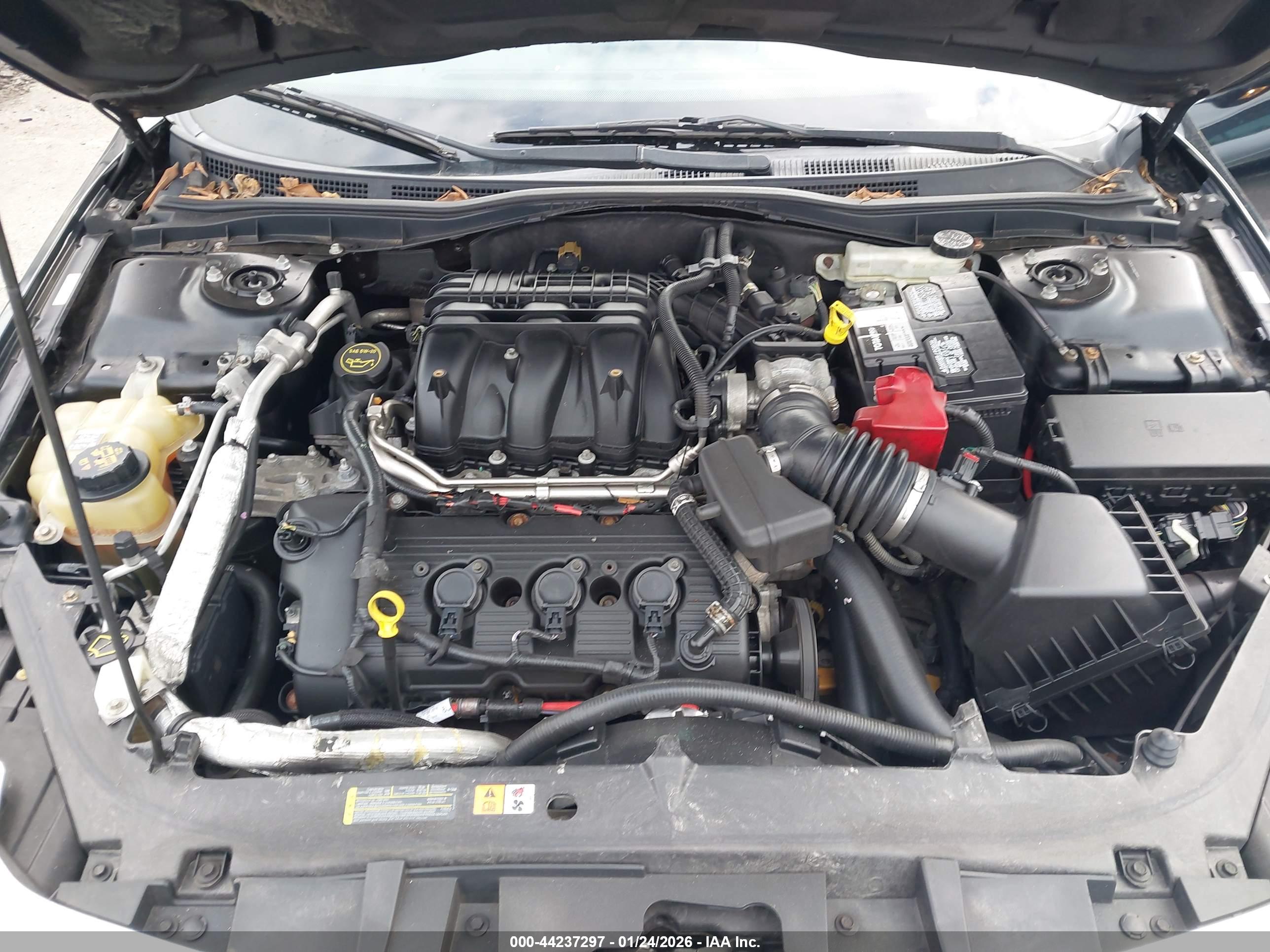 FORD FUSION image 10