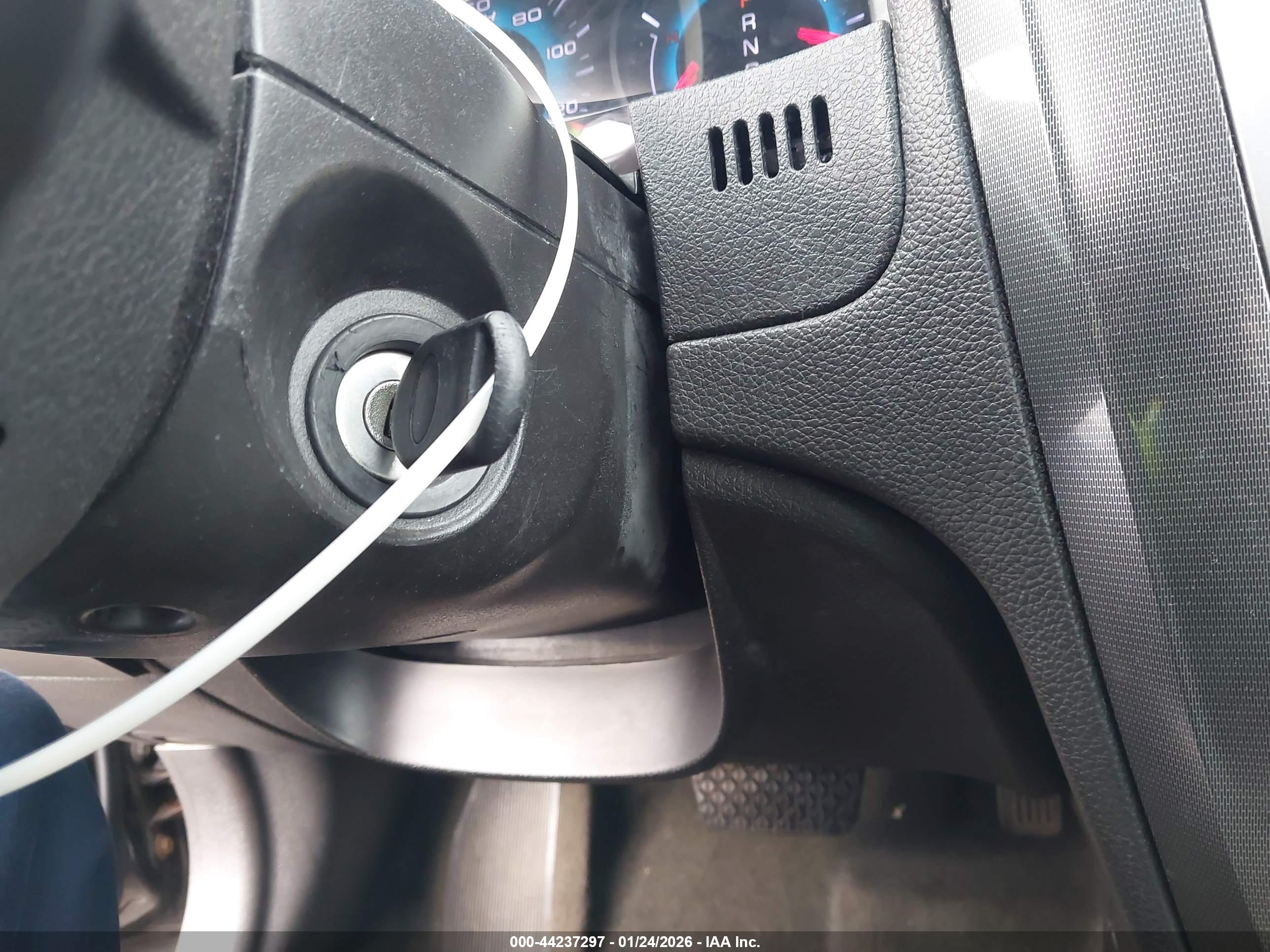 FORD FUSION image 11