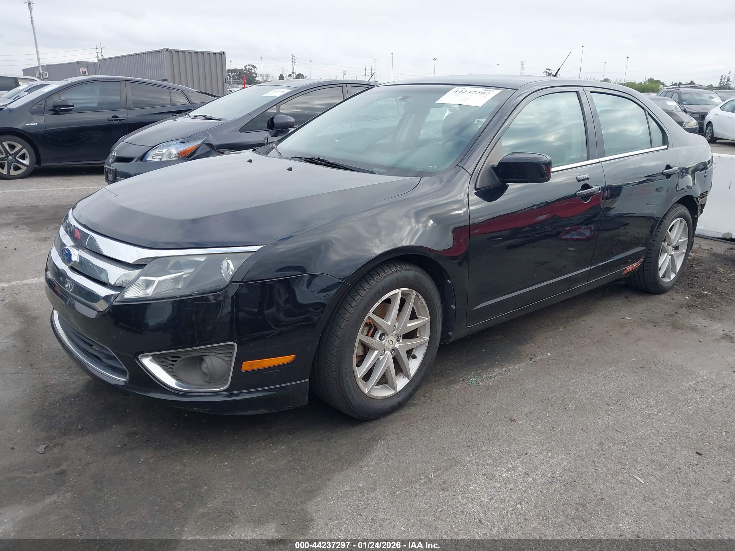 FORD FUSION image 2