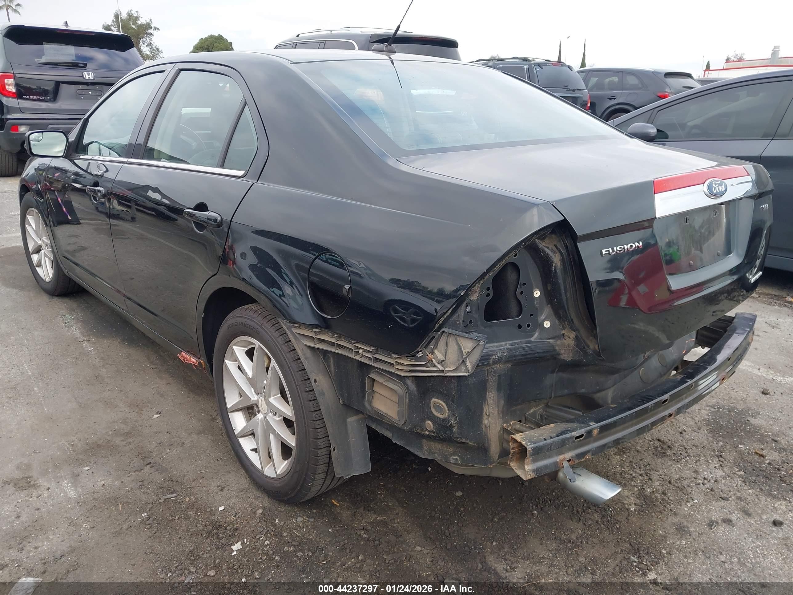 FORD FUSION image 3