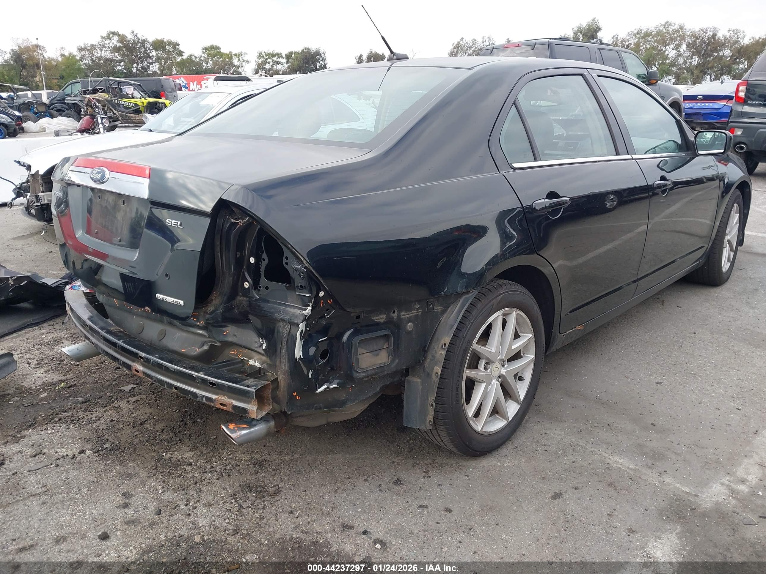 FORD FUSION image 4