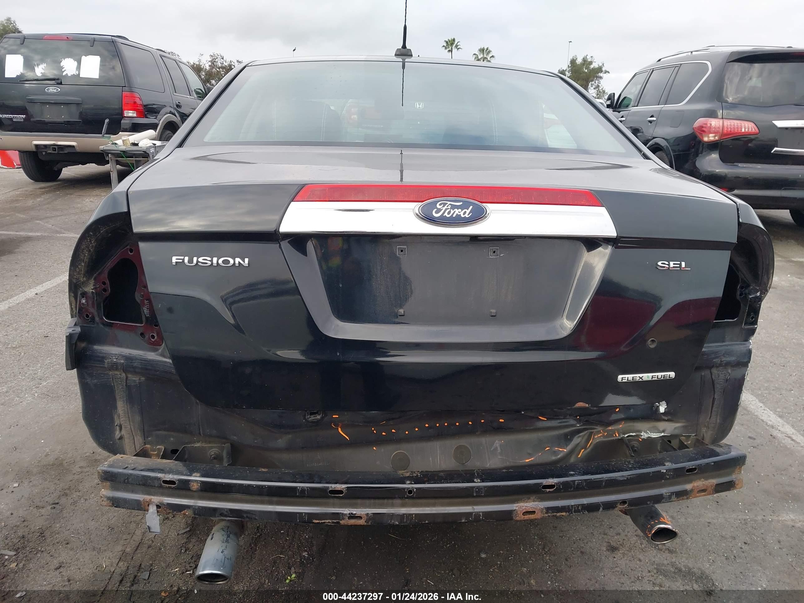 FORD FUSION image 6