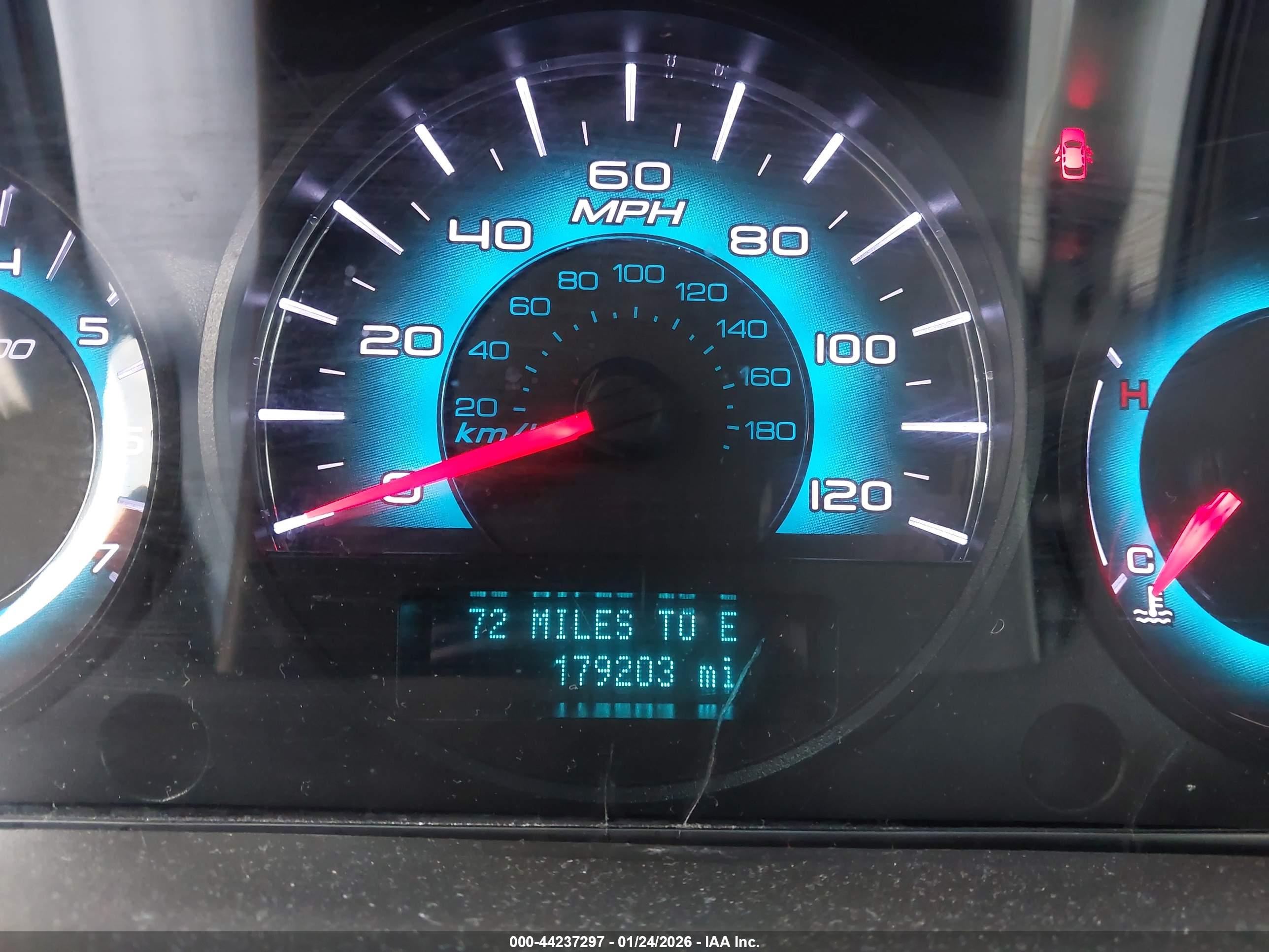 FORD FUSION image 7