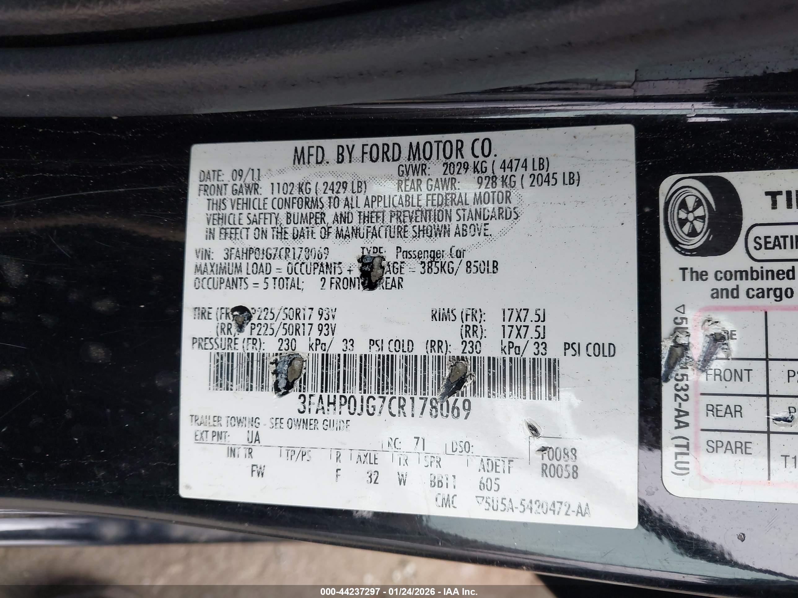 FORD FUSION image 9