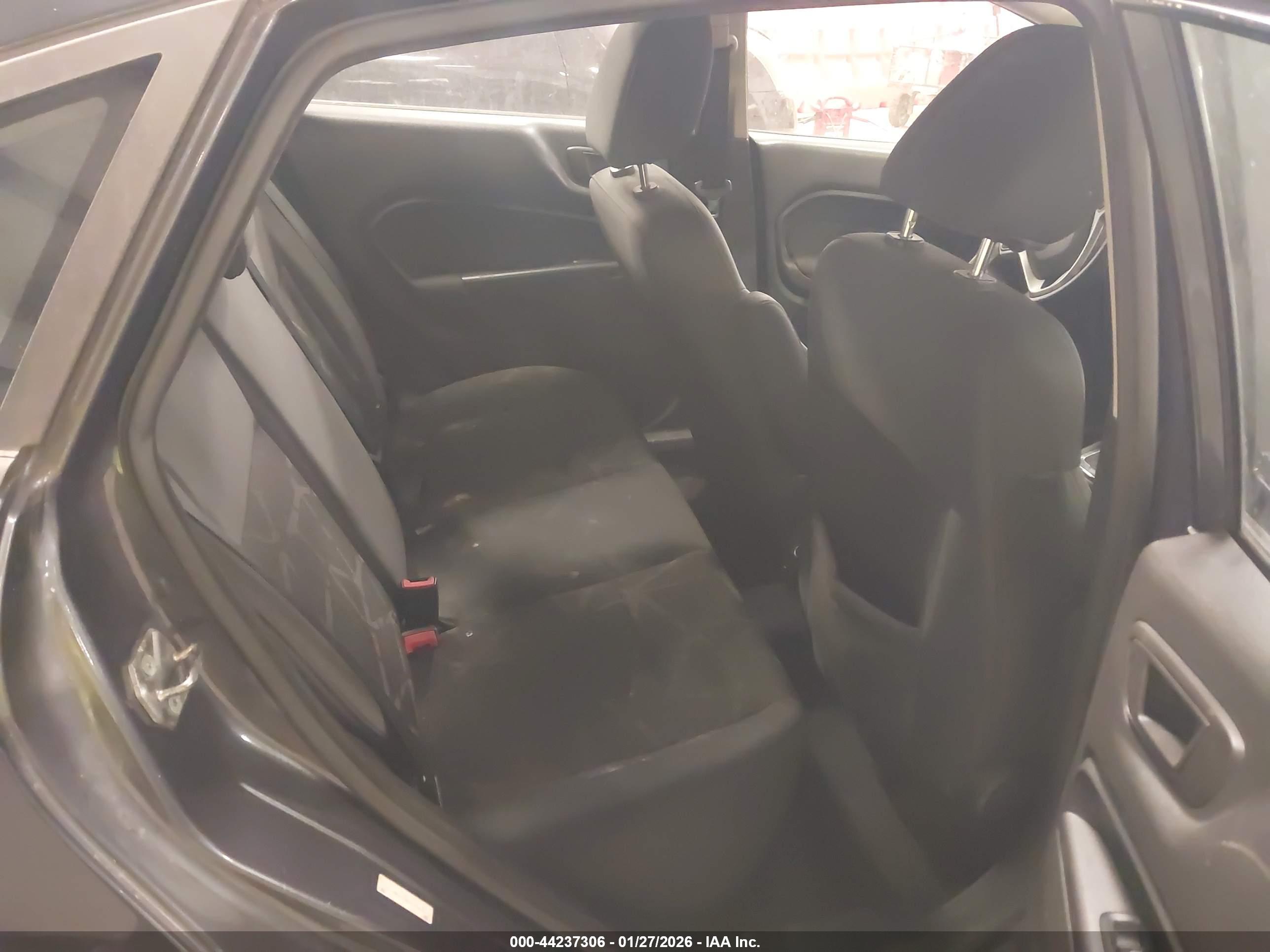 FORD FIESTA image 8