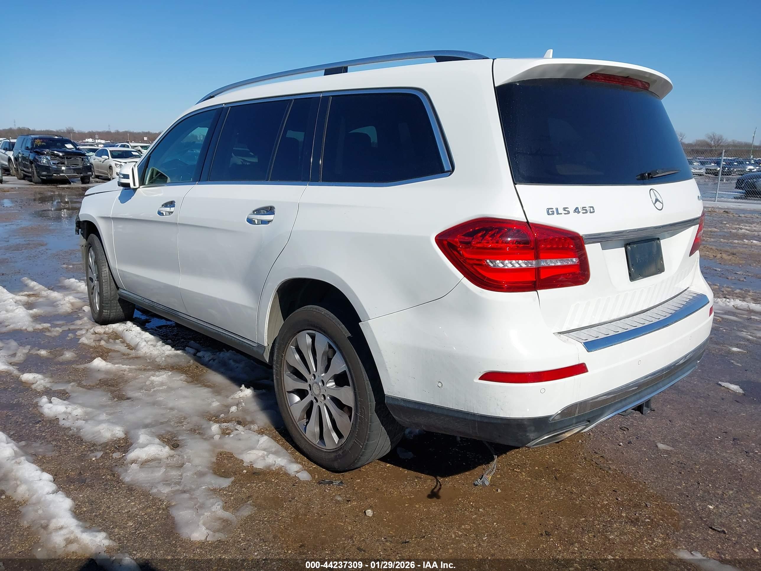 MERCEDES-BENZ GLS image 3