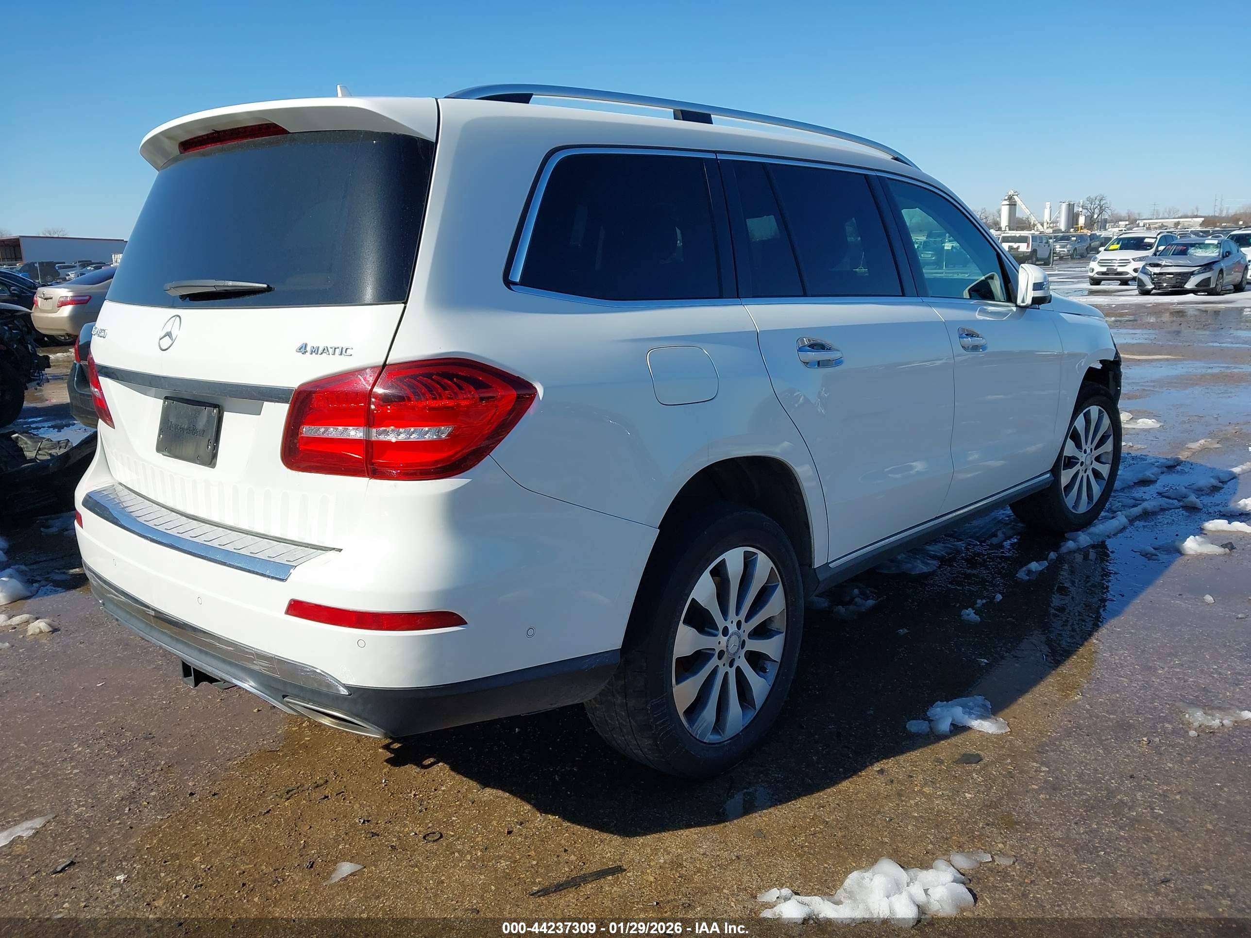 MERCEDES-BENZ GLS image 4