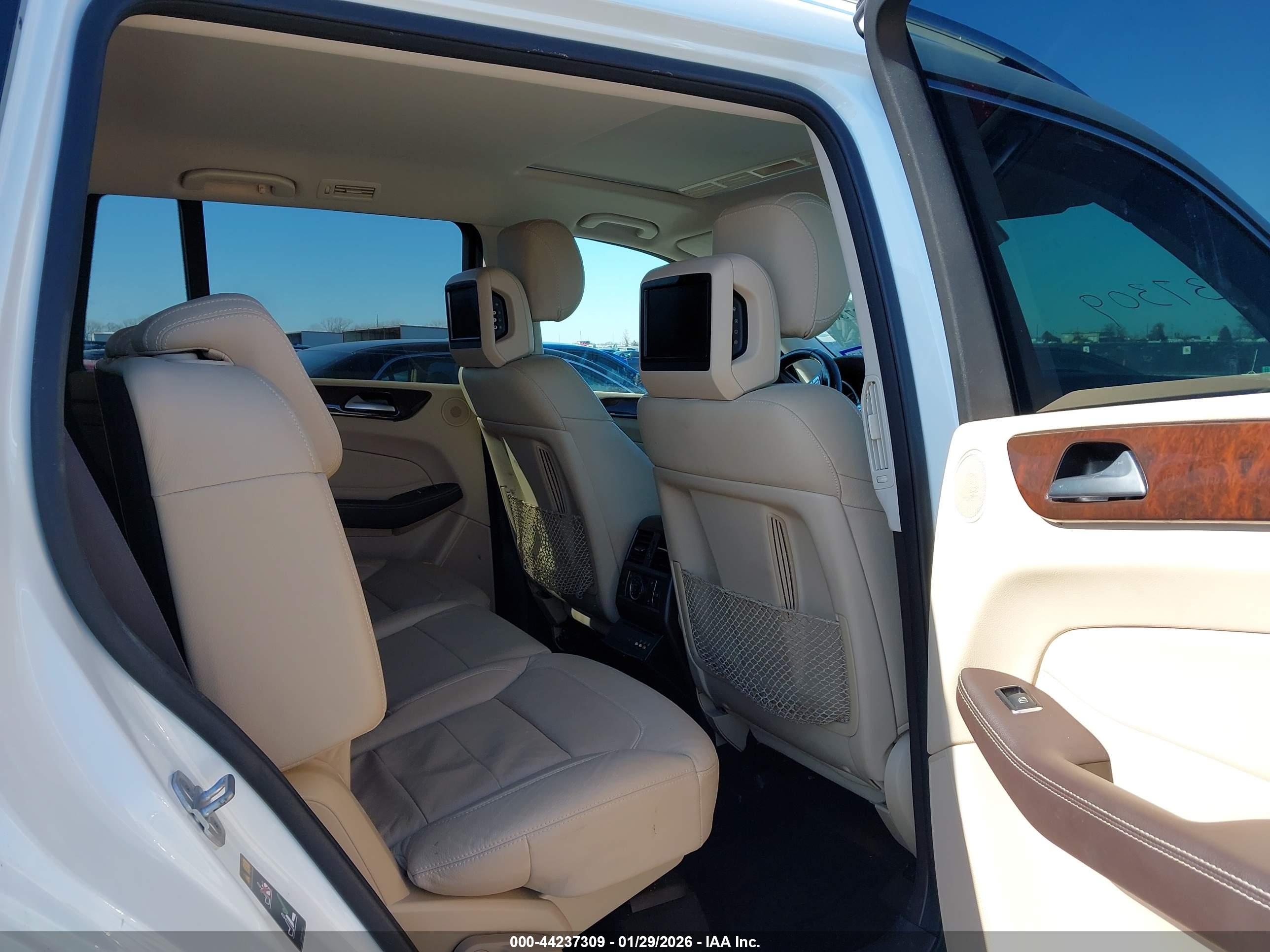 MERCEDES-BENZ GLS image 8