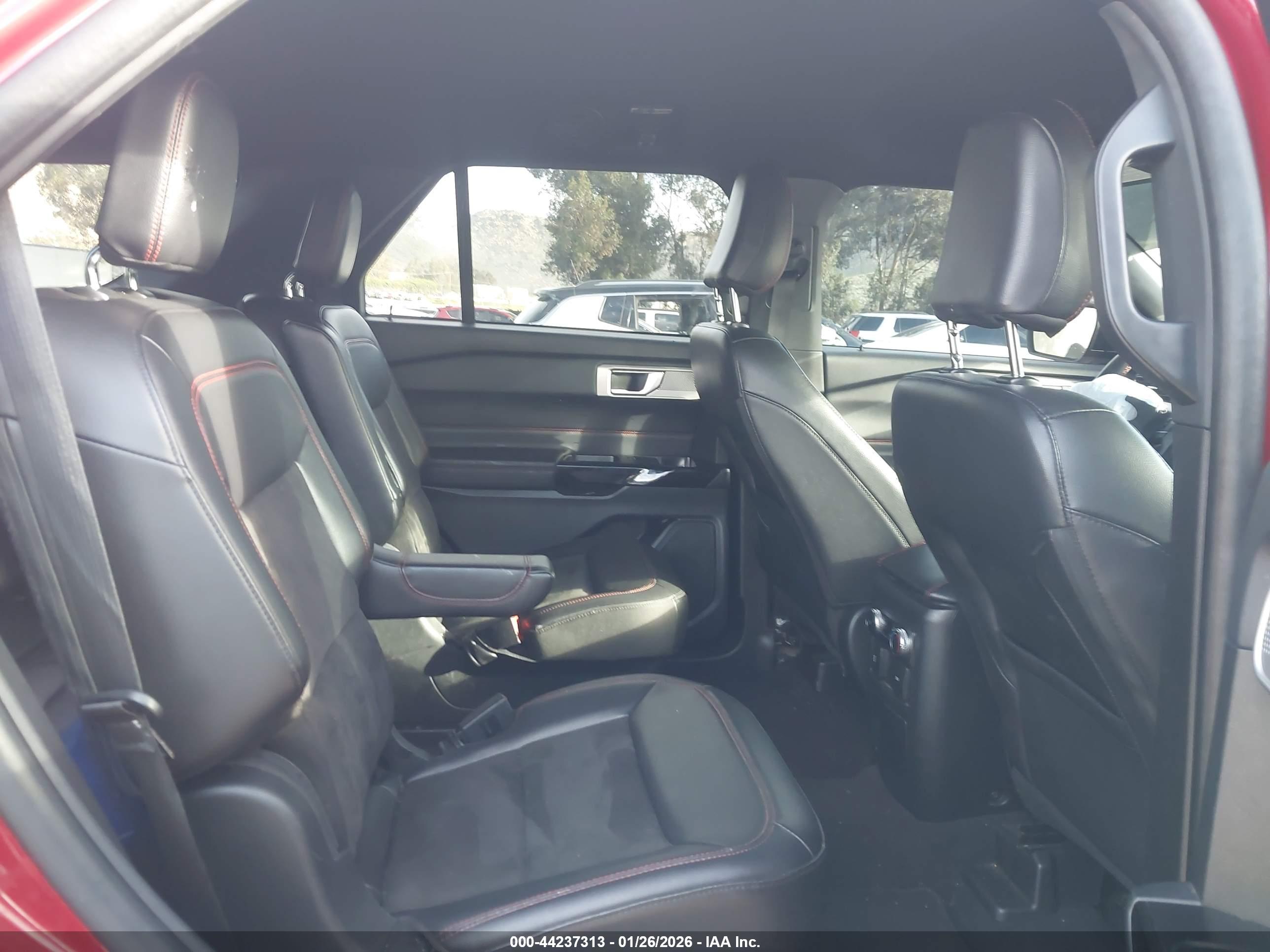 FORD EXPLORER image 8