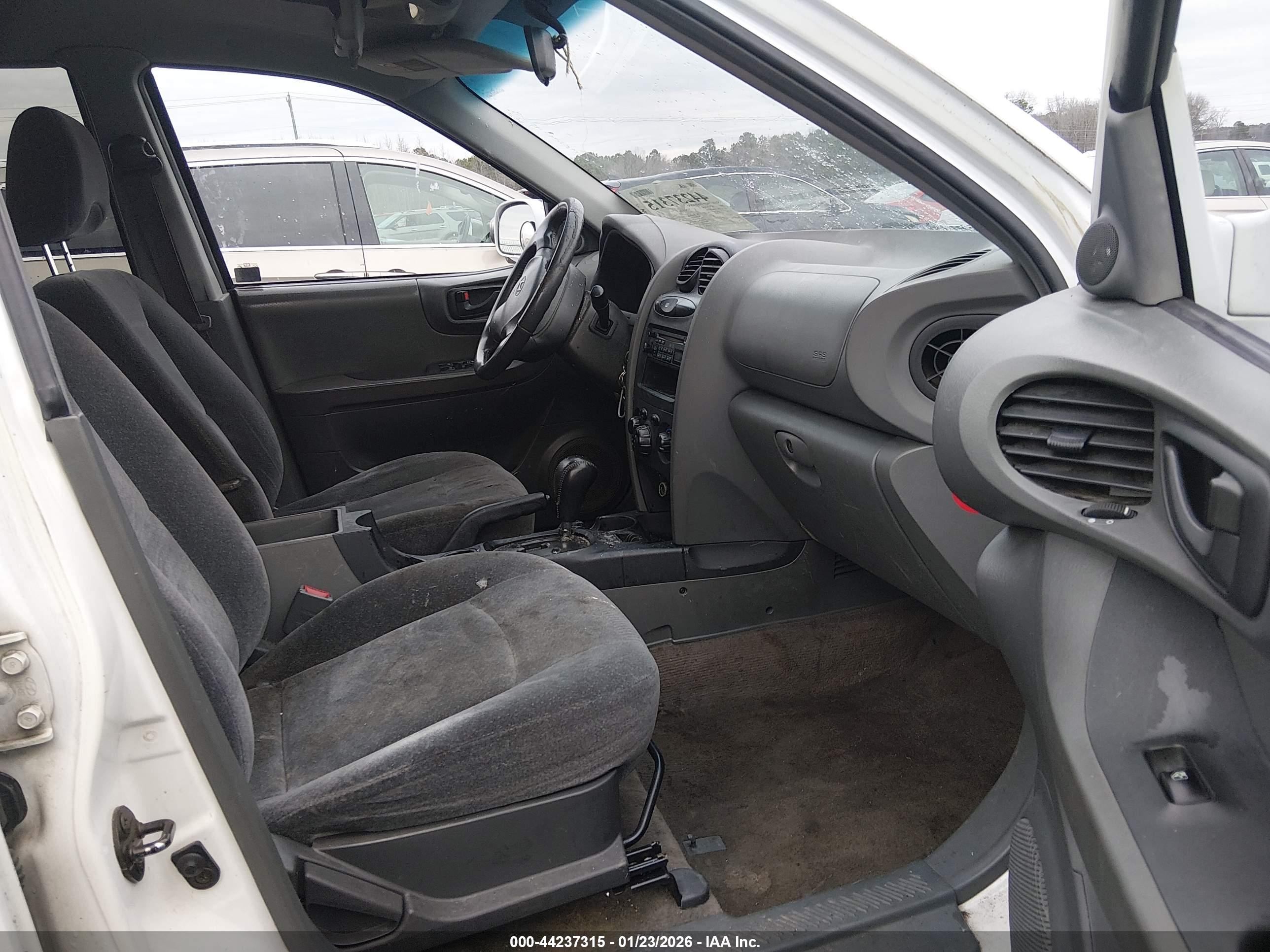 HYUNDAI SANTA image 5