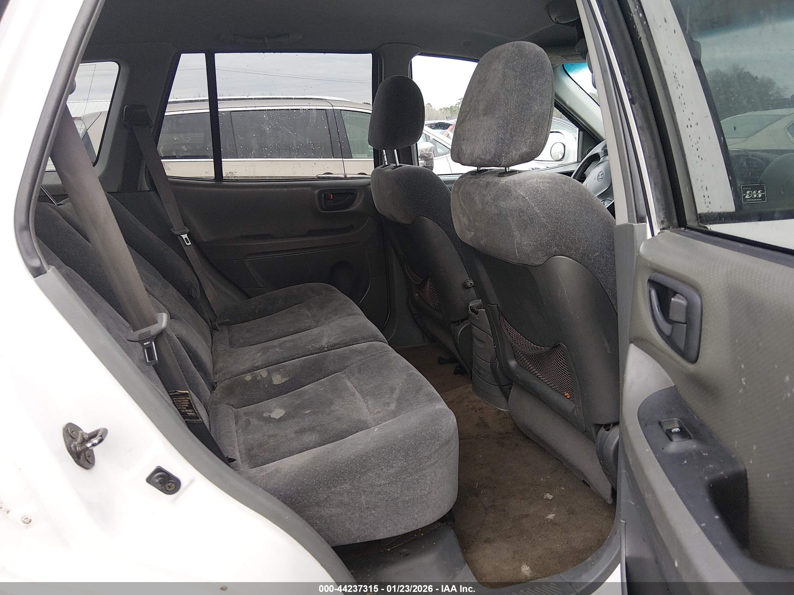 HYUNDAI SANTA image 8