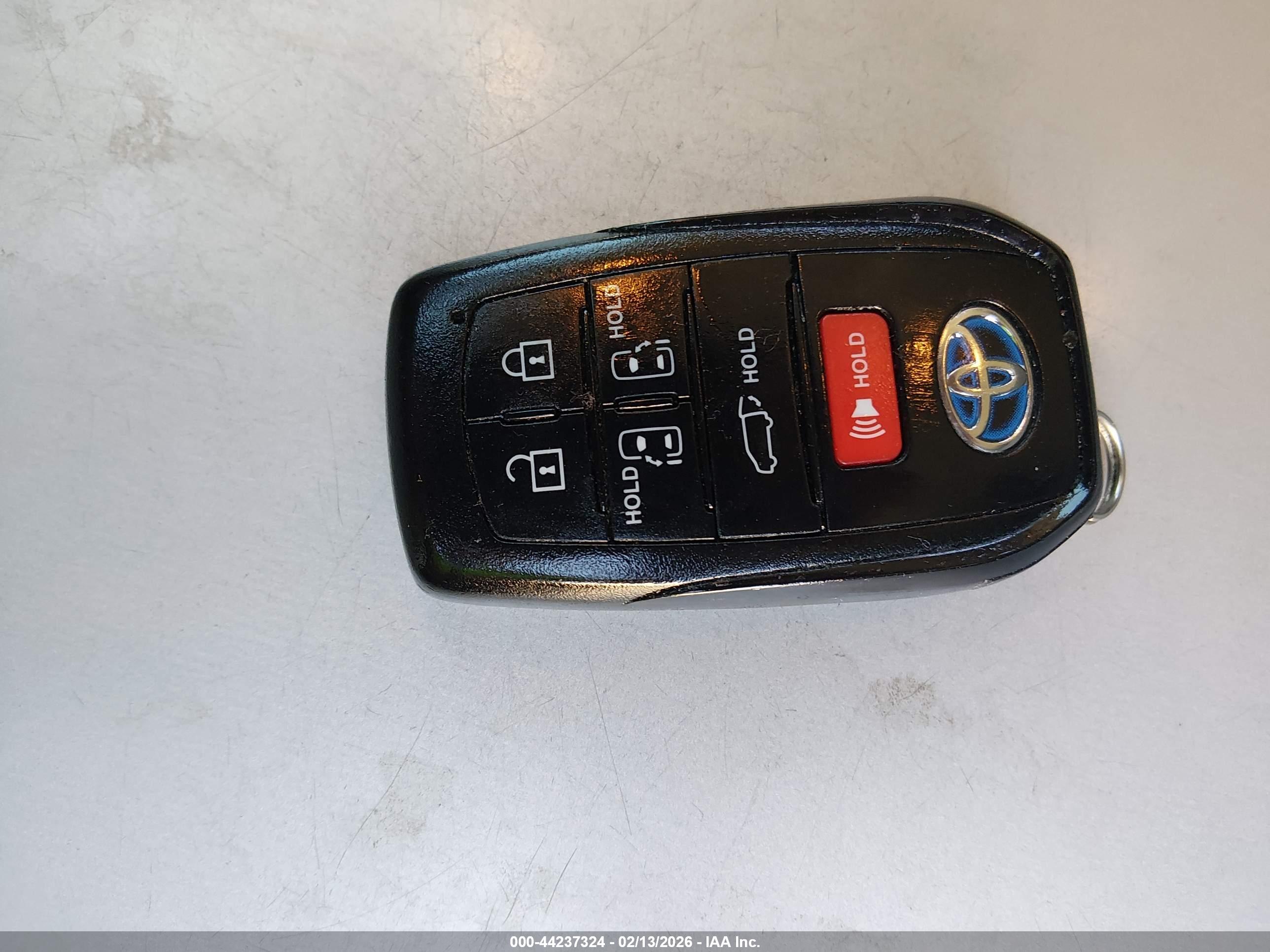 TOYOTA SIENNA image 11