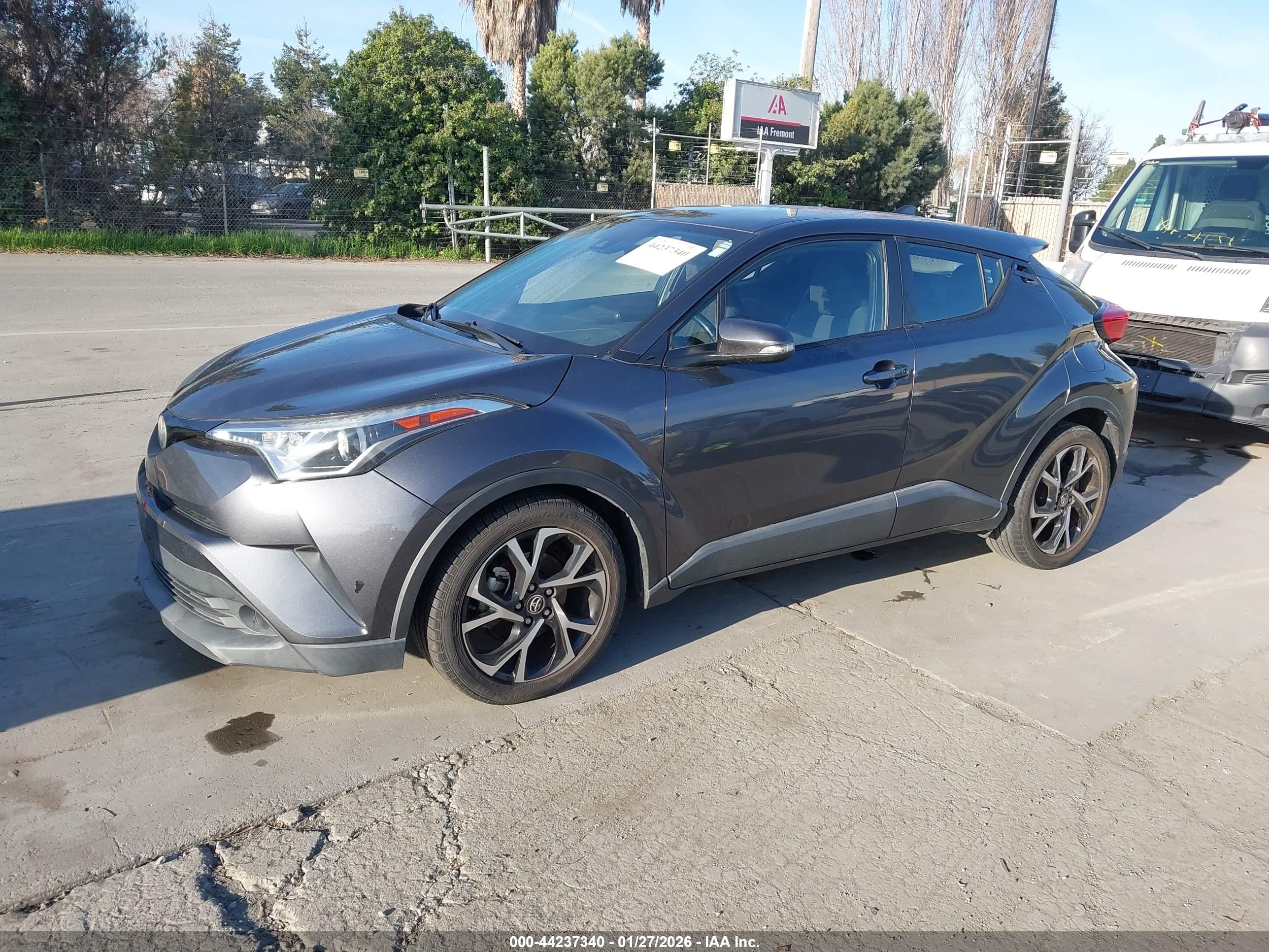 TOYOTA C-HR image 2