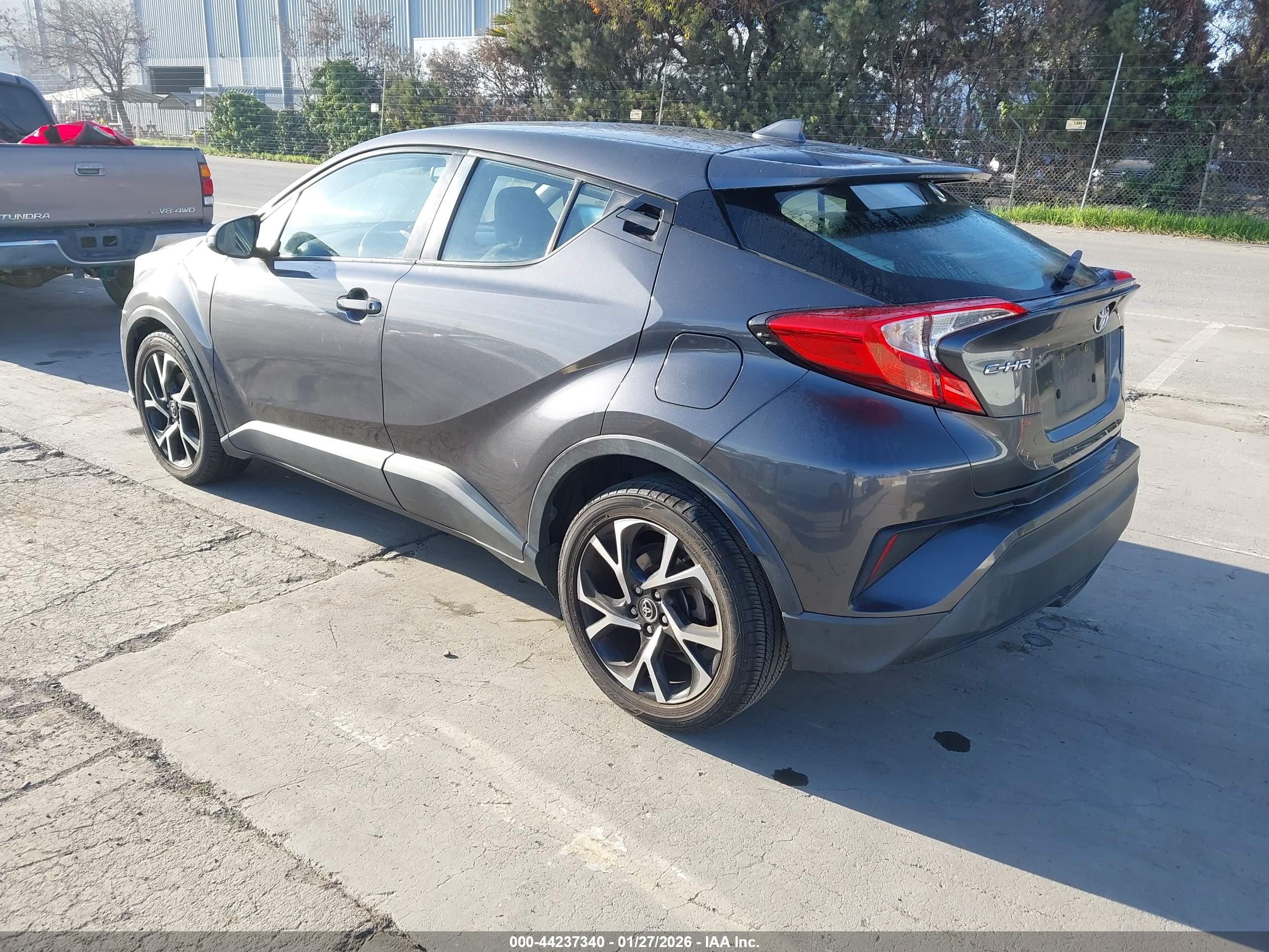 TOYOTA C-HR image 3