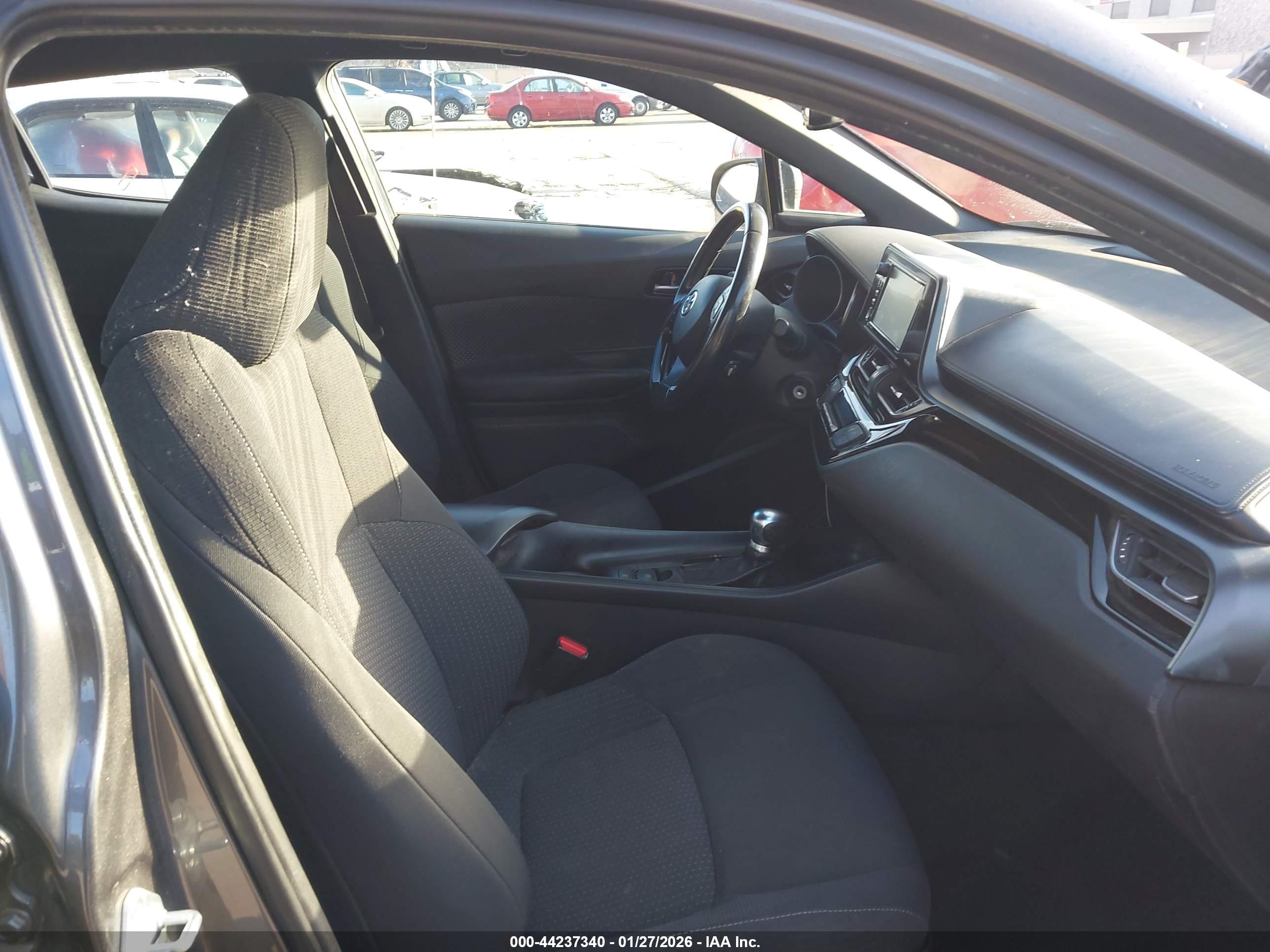 TOYOTA C-HR image 5