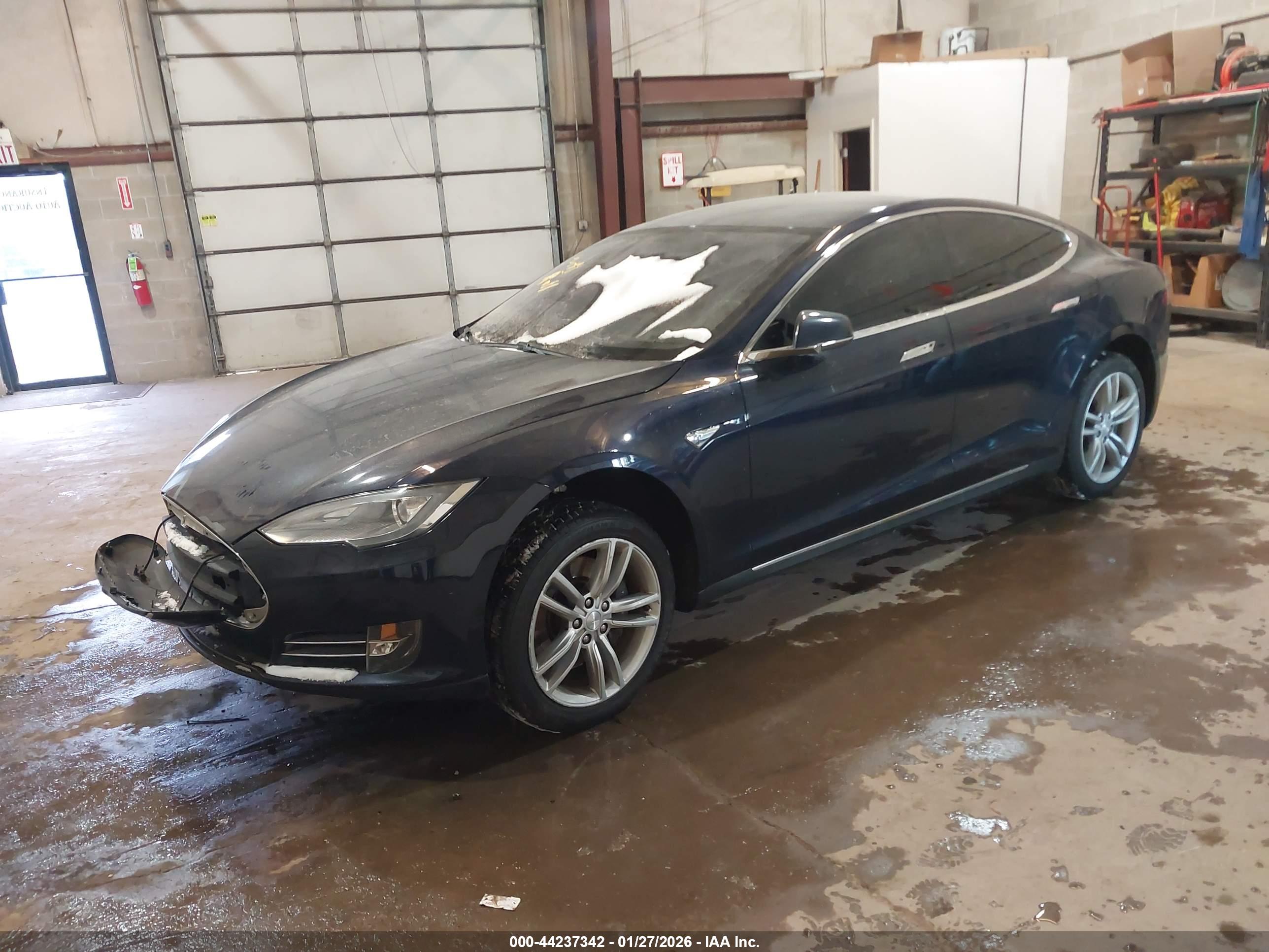 TESLA MODEL image 2