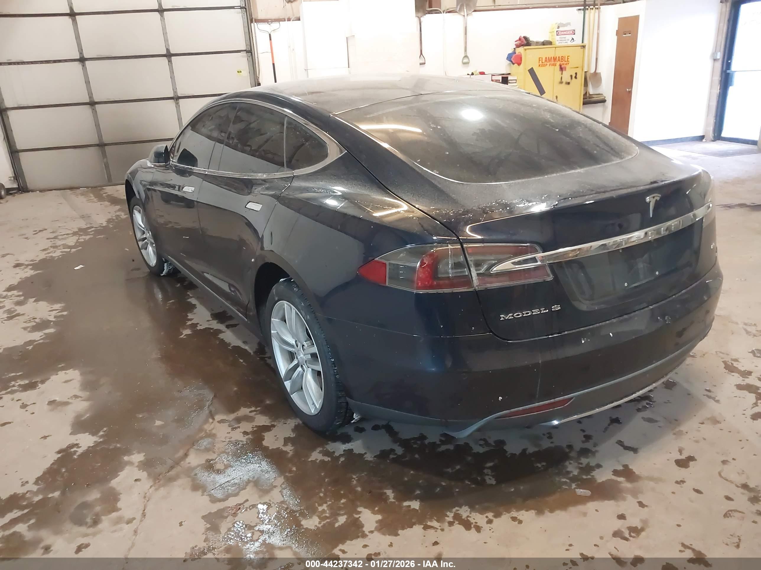 TESLA MODEL image 3
