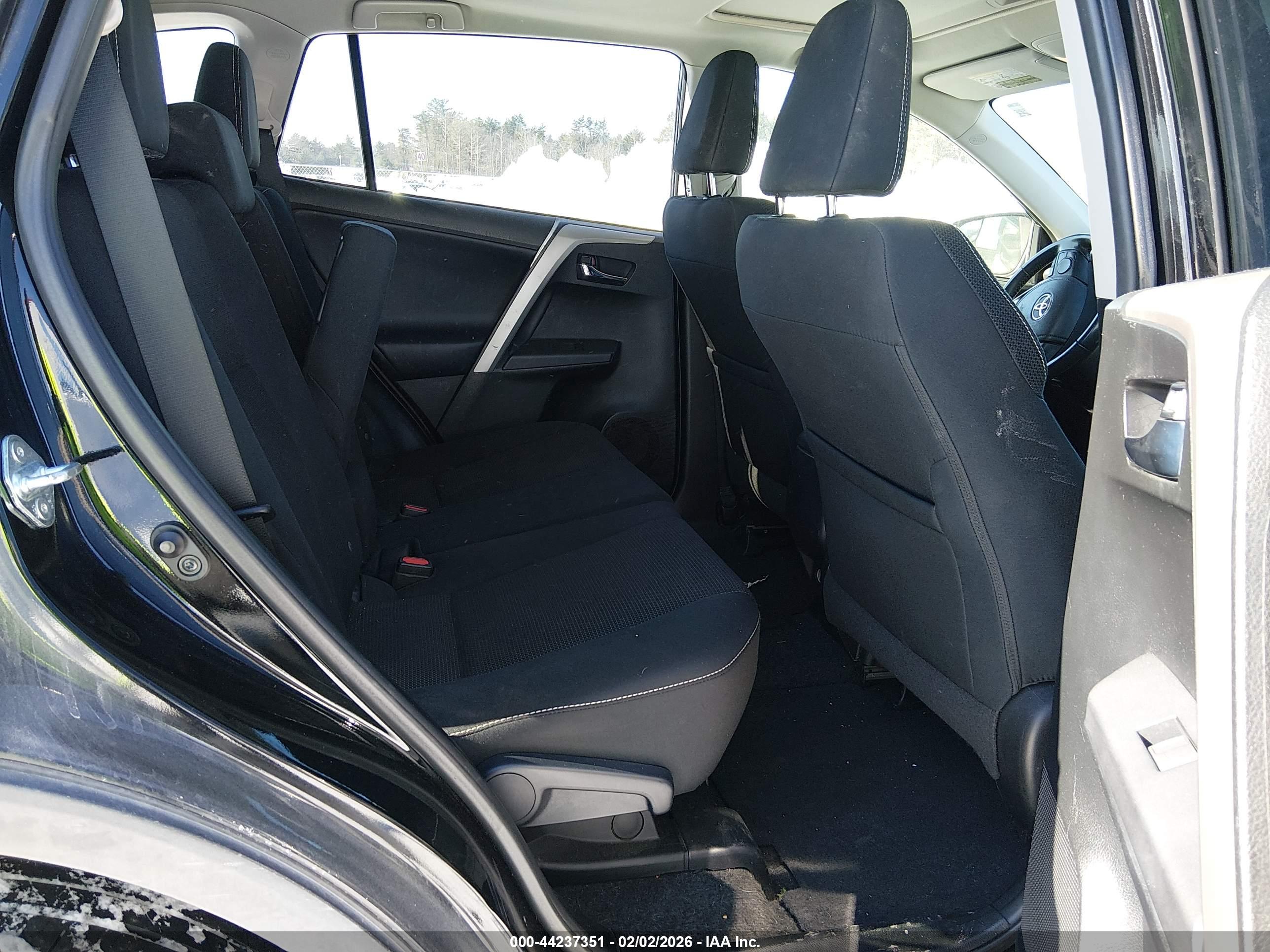 TOYOTA RAV4 image 8