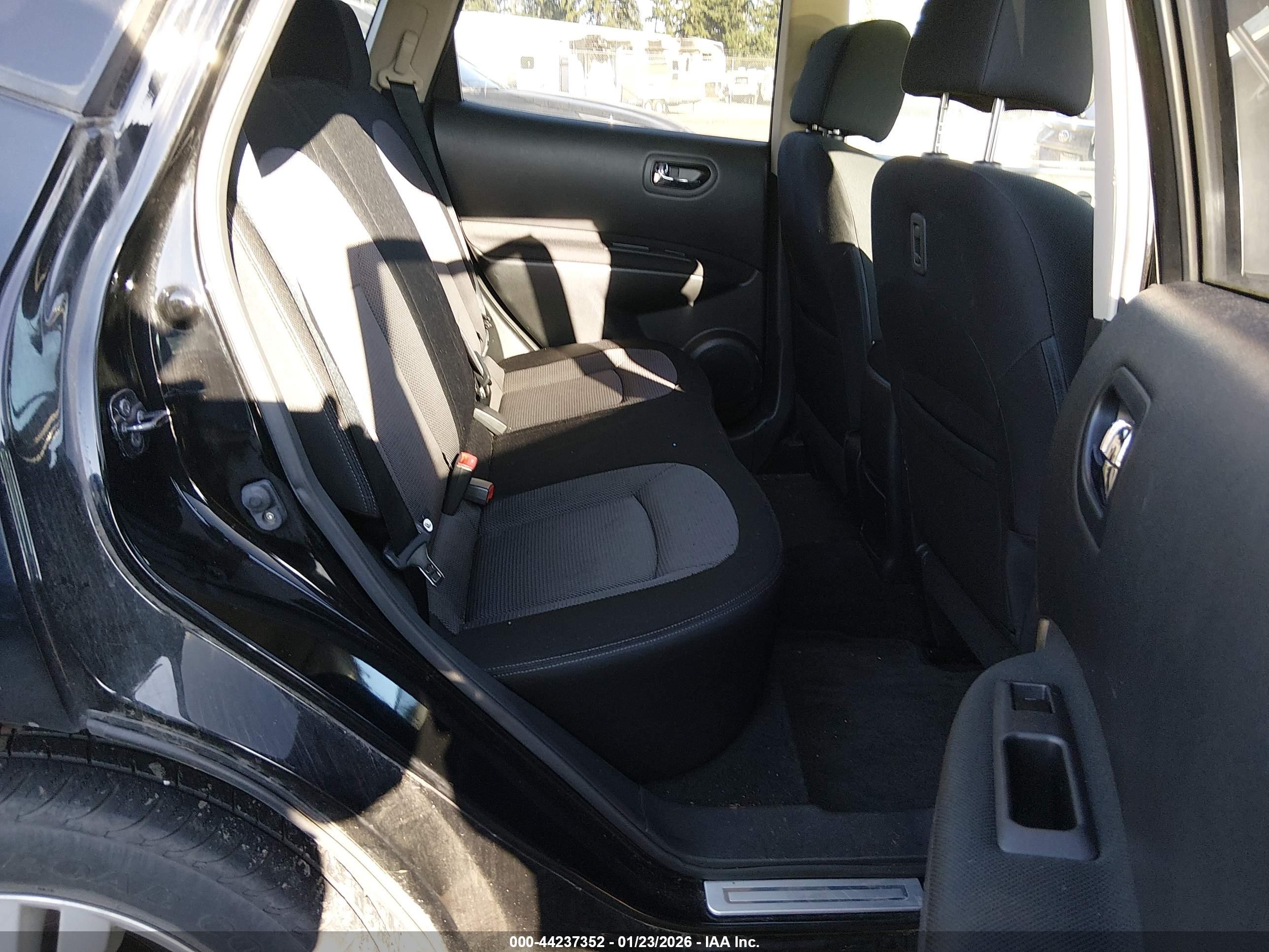 NISSAN ROGUE image 8