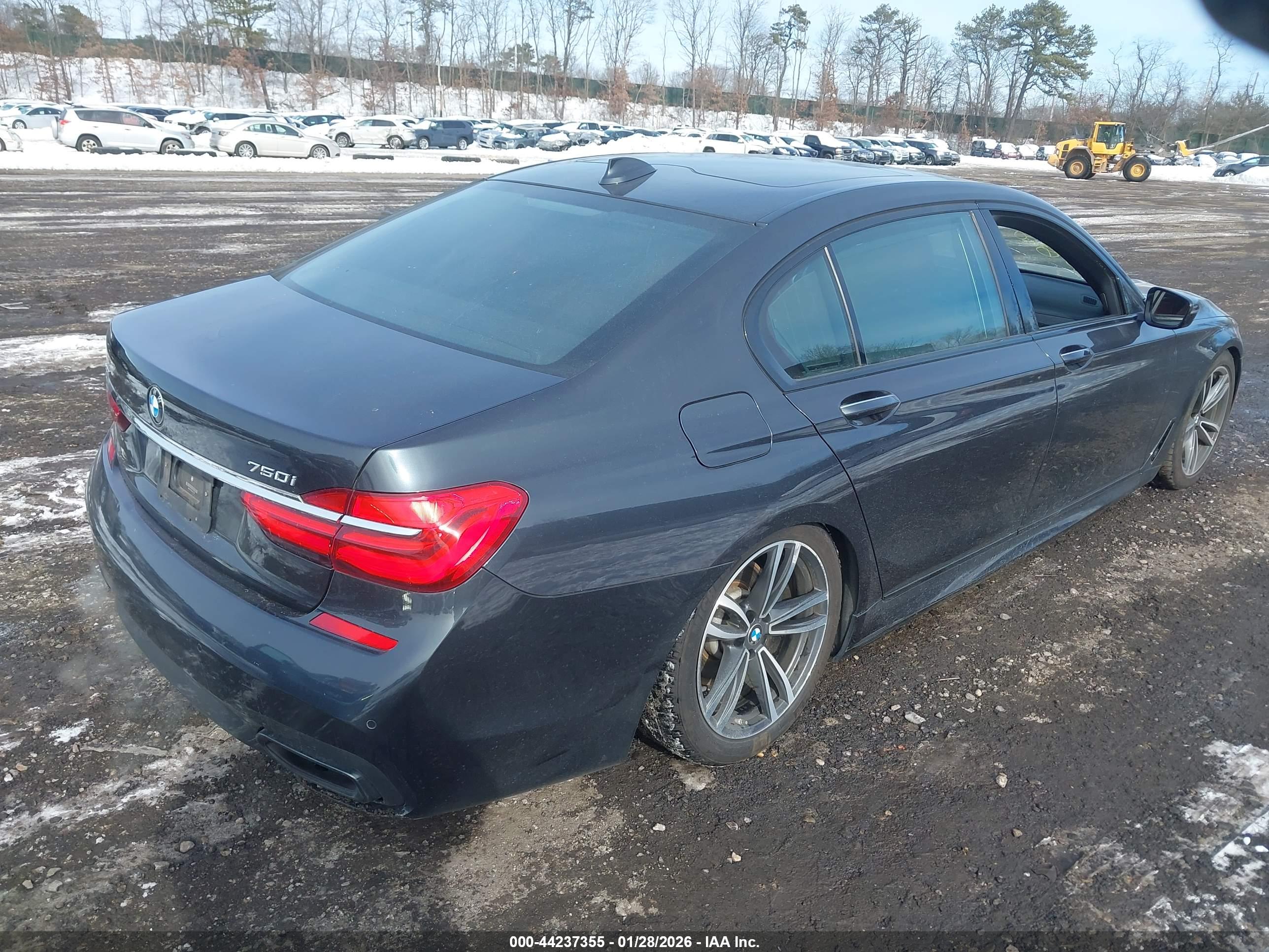 BMW 750I image 4