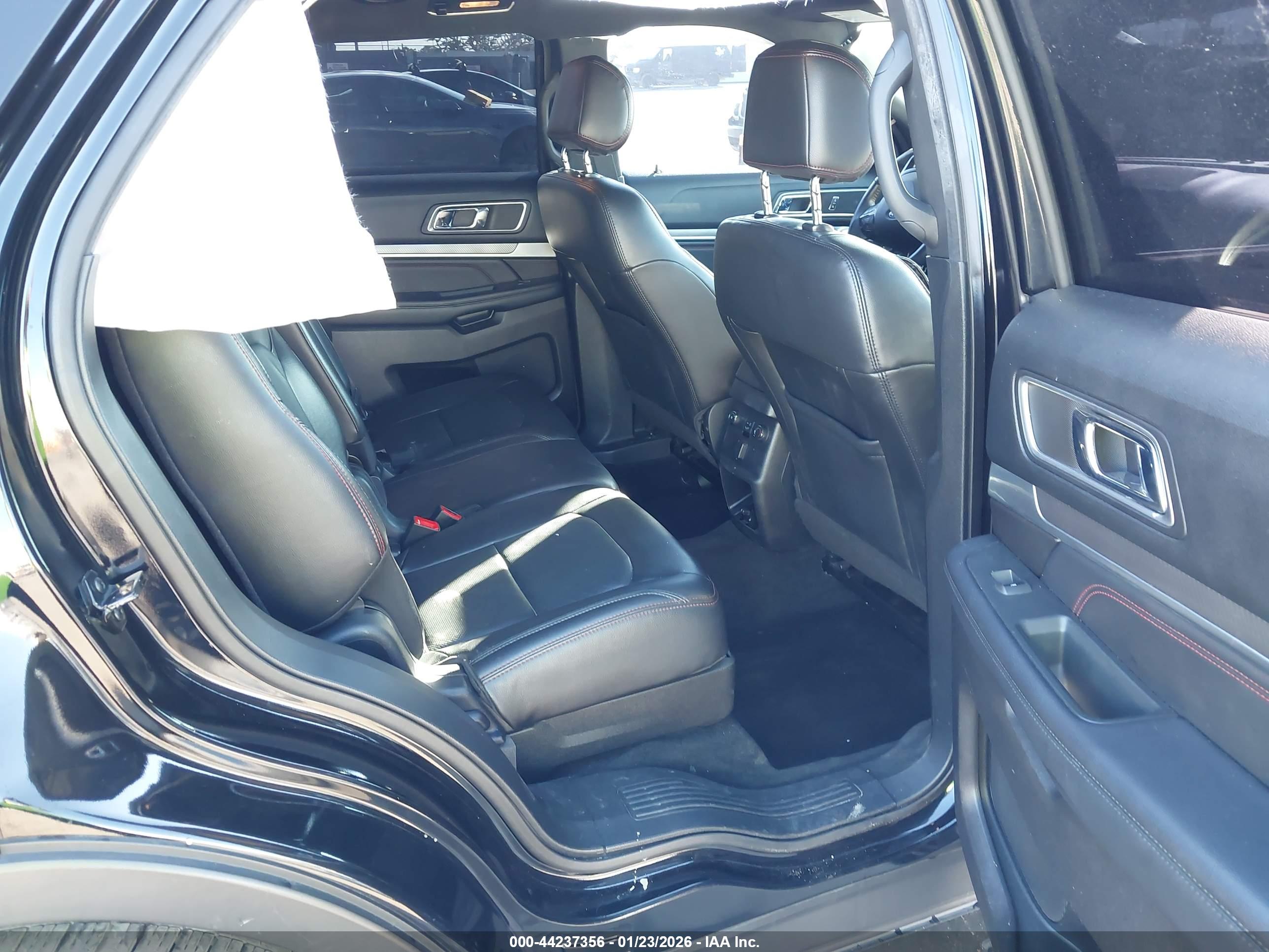 FORD EXPLORER image 8