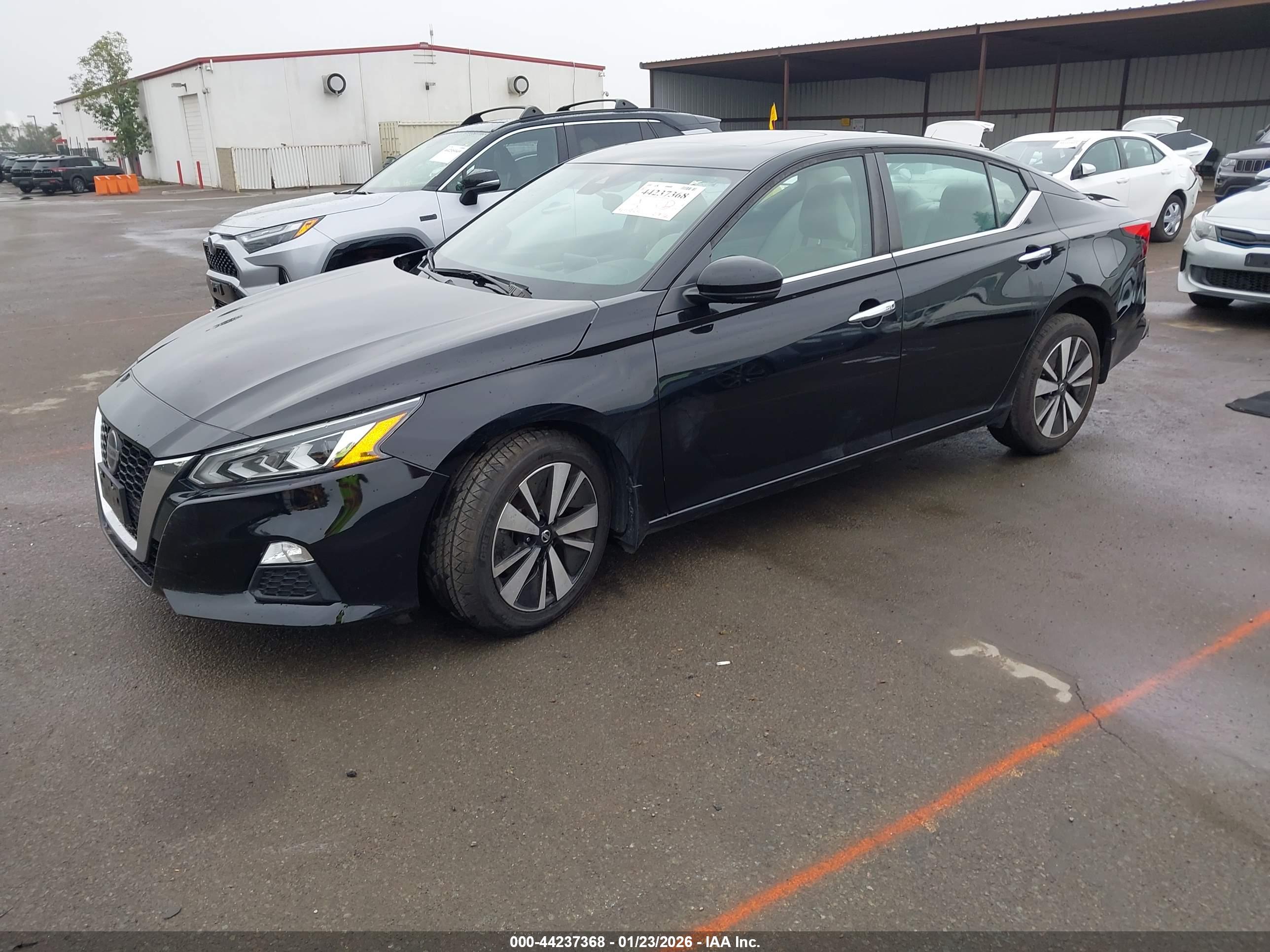 NISSAN ALTIMA image 2