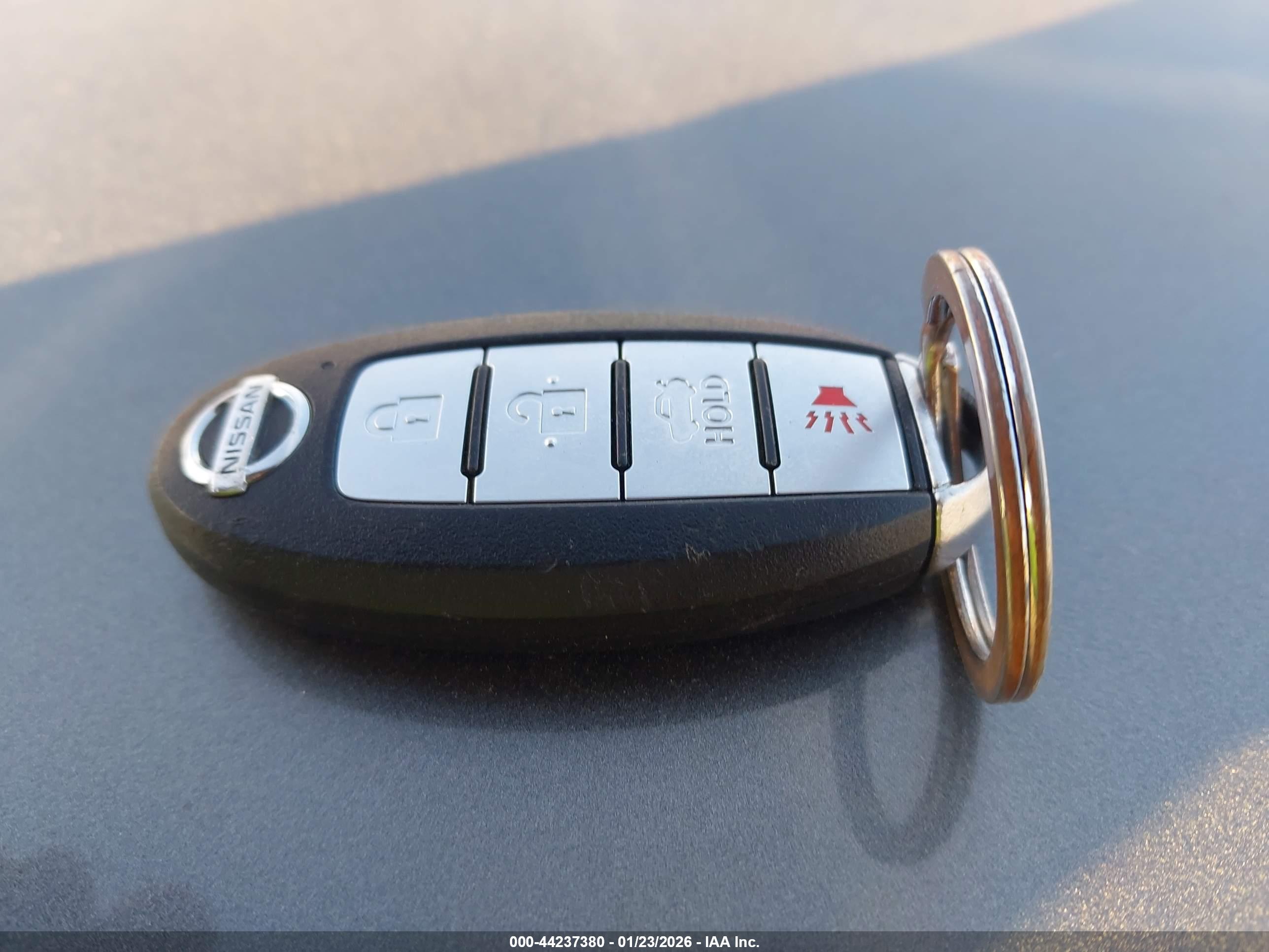 NISSAN VERSA image 11