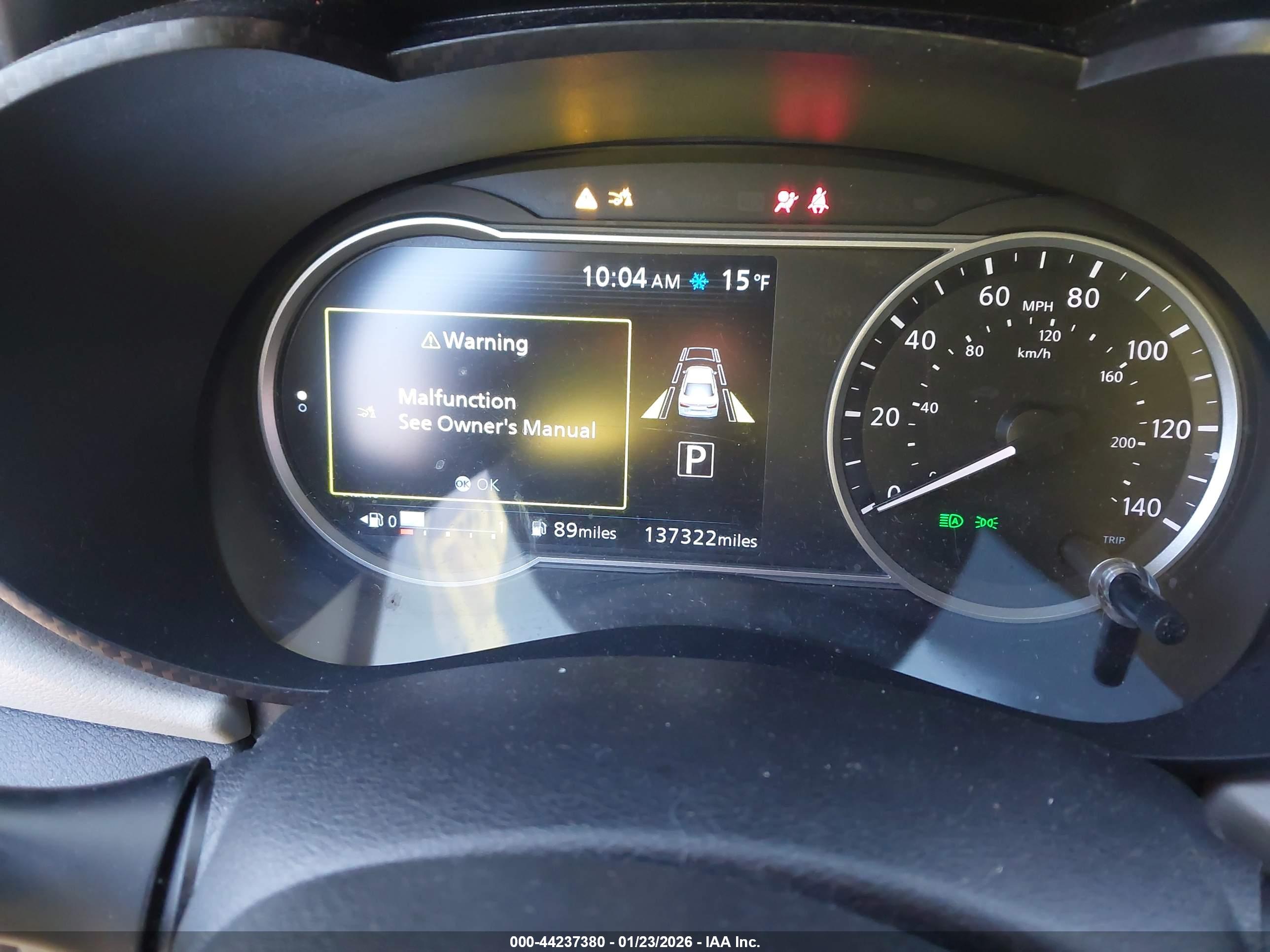 NISSAN VERSA image 7