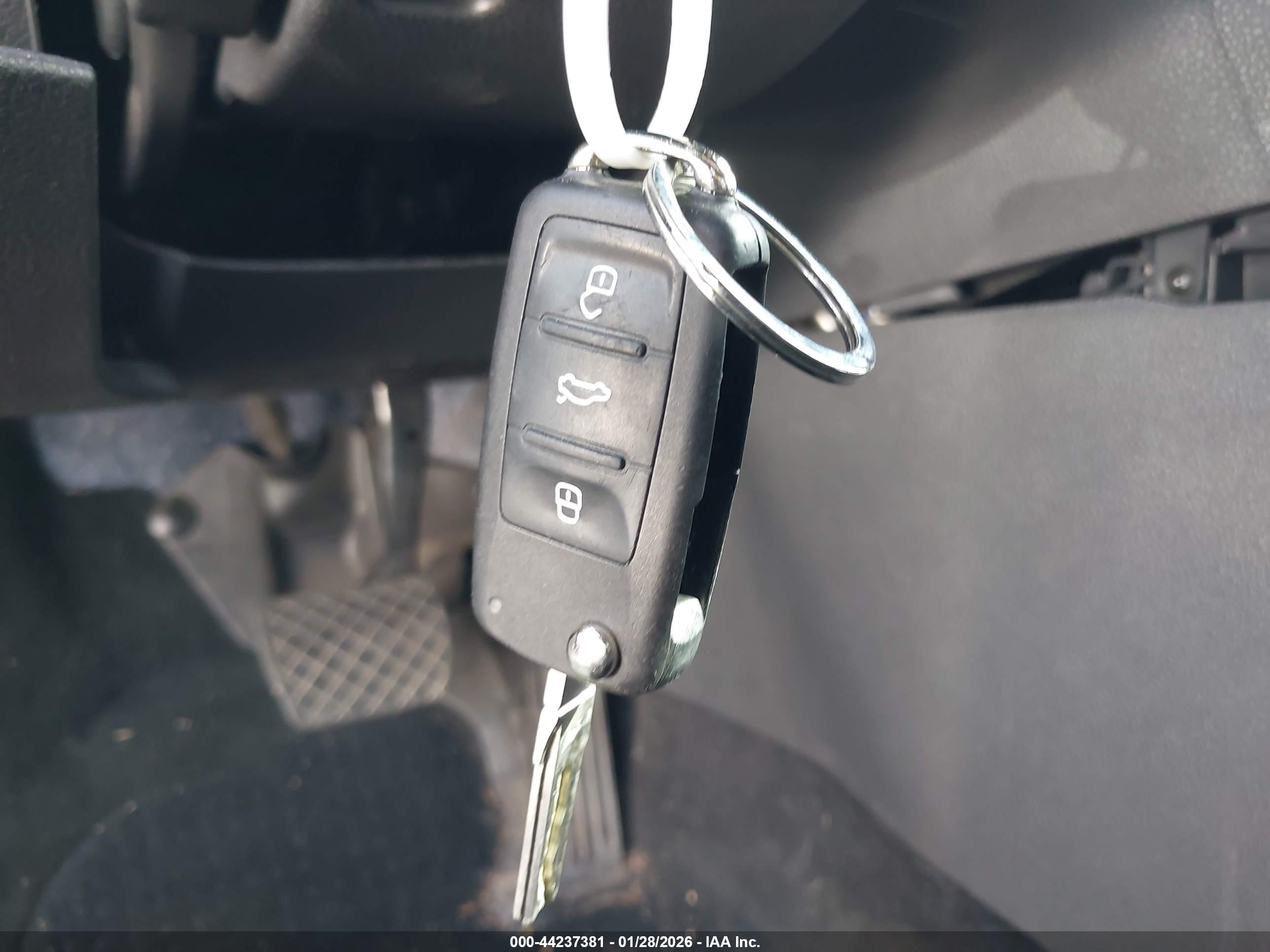 VOLKSWAGEN PASSAT image 11