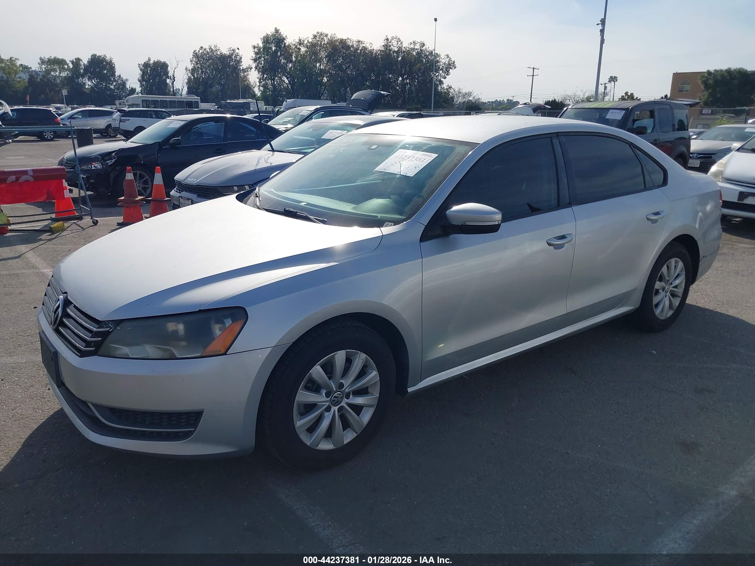VOLKSWAGEN PASSAT image 2