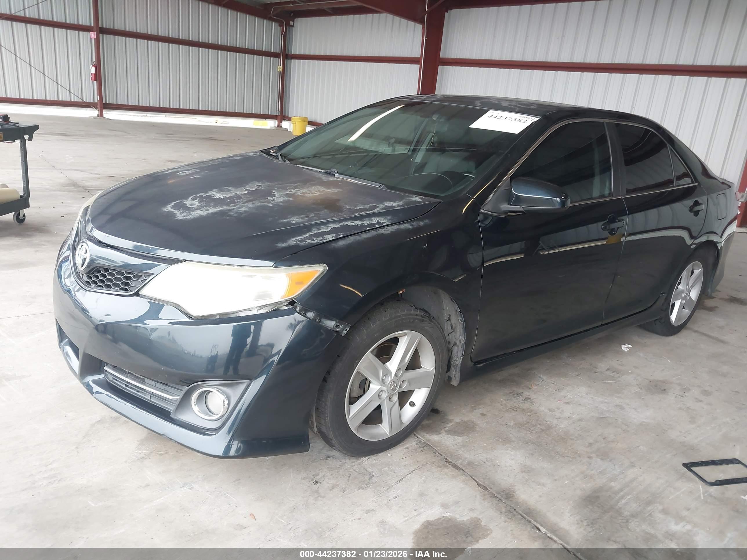 TOYOTA CAMRY image 2