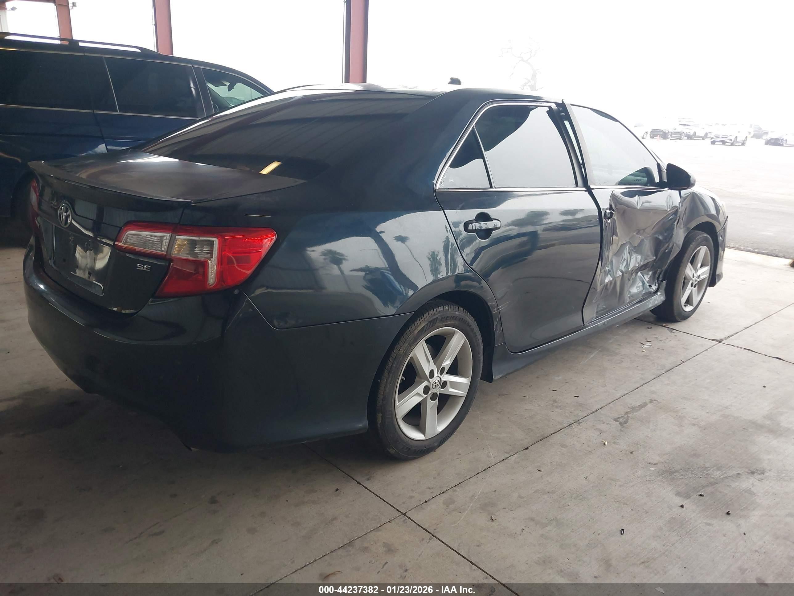 TOYOTA CAMRY image 4