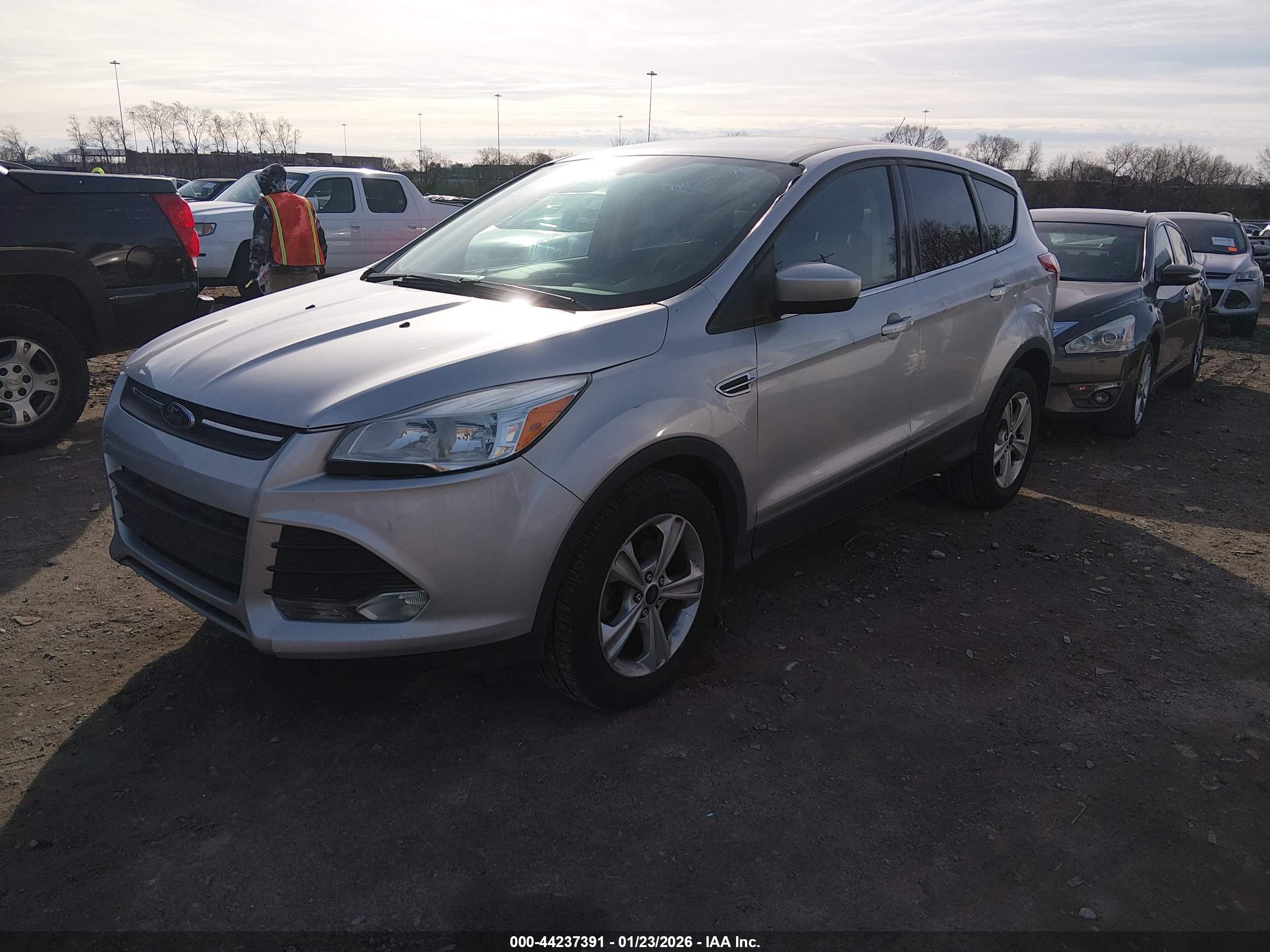 FORD ESCAPE image 2