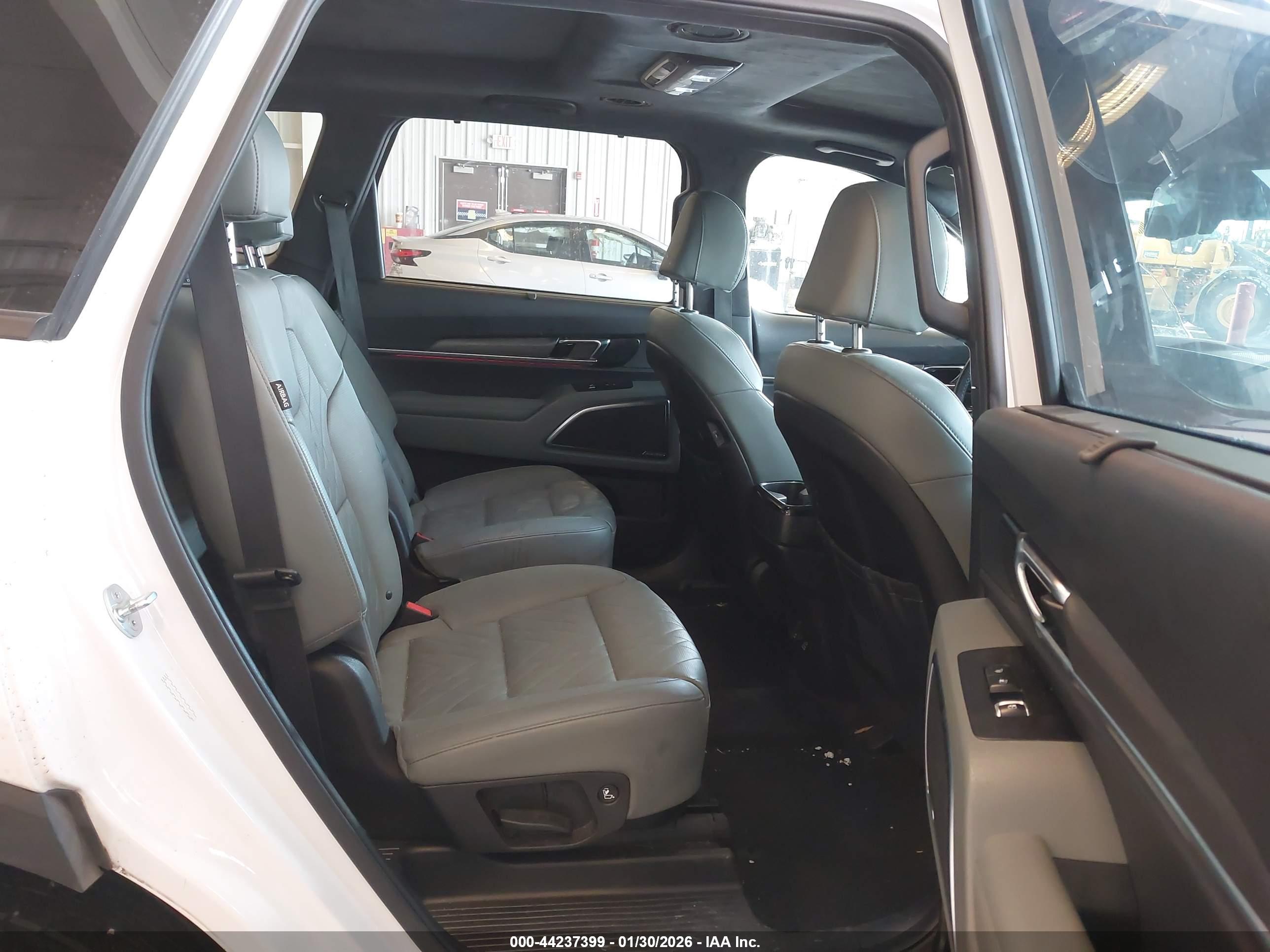 KIA TELLURIDE image 8