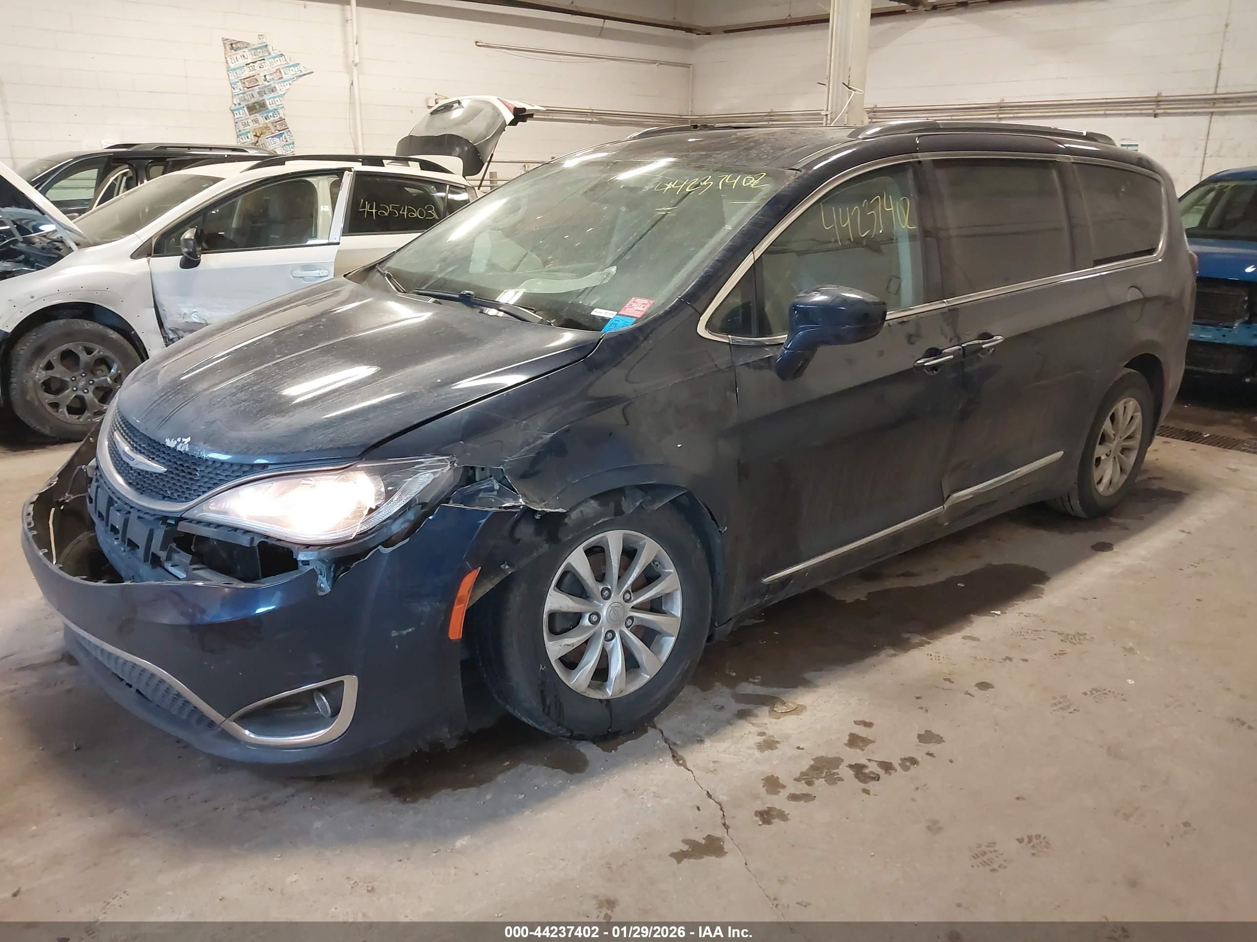 CHRYSLER PACIFICA image 2