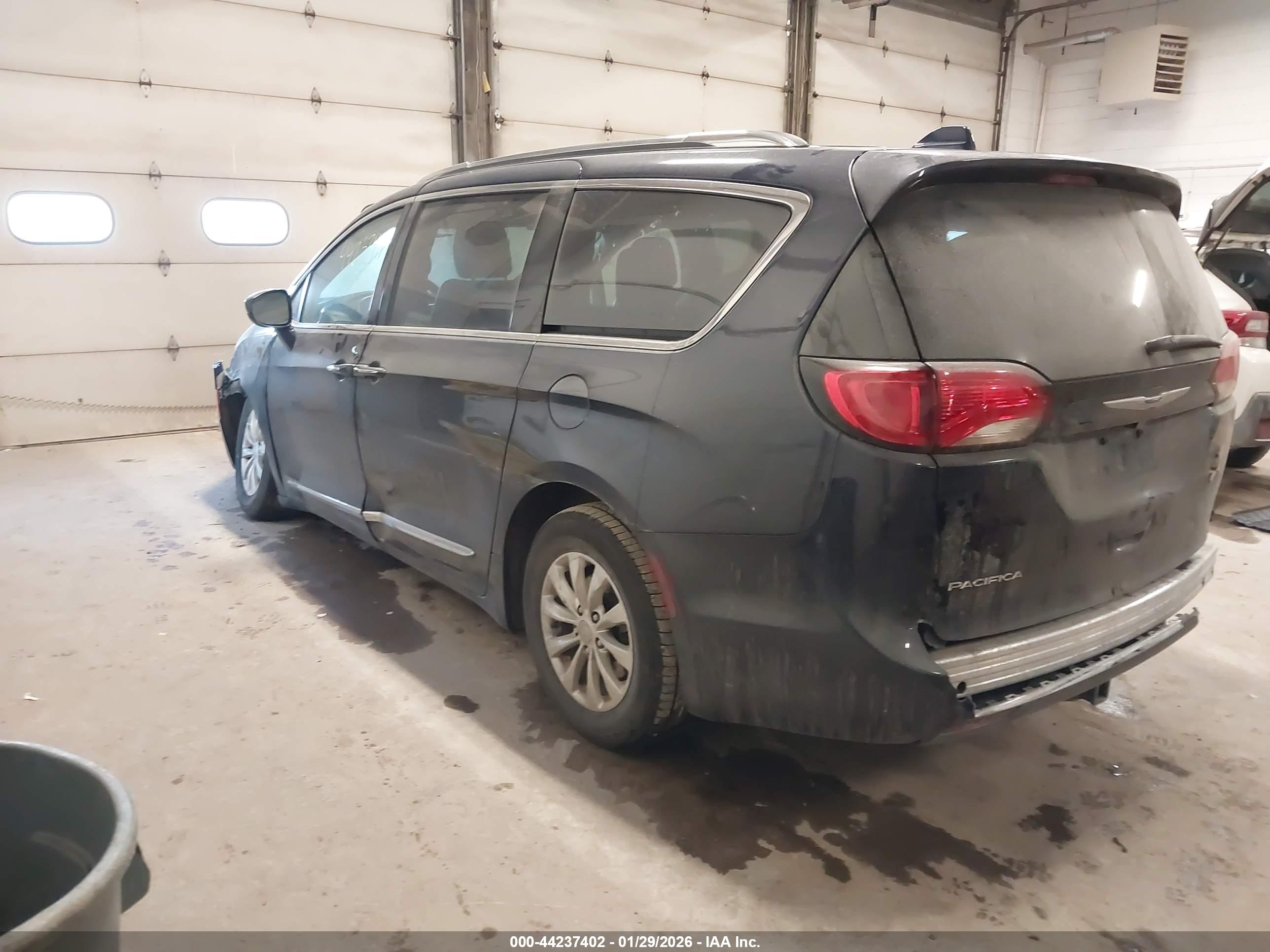 CHRYSLER PACIFICA image 3