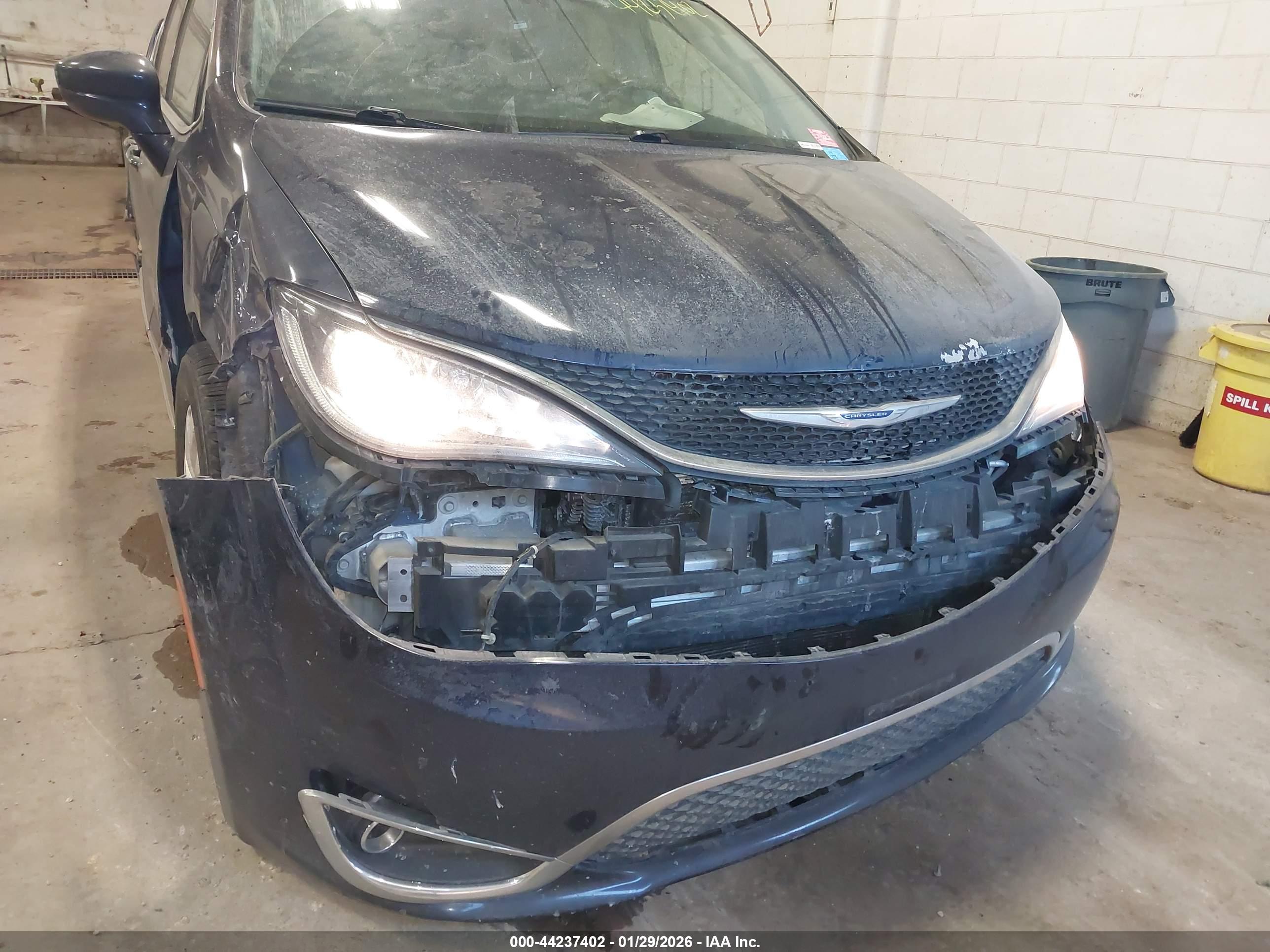 CHRYSLER PACIFICA image 6